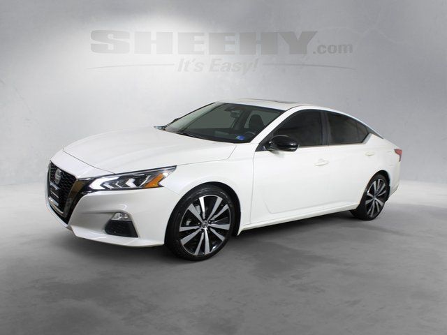 Used 2022 White Nissan 2.0 SR image 4