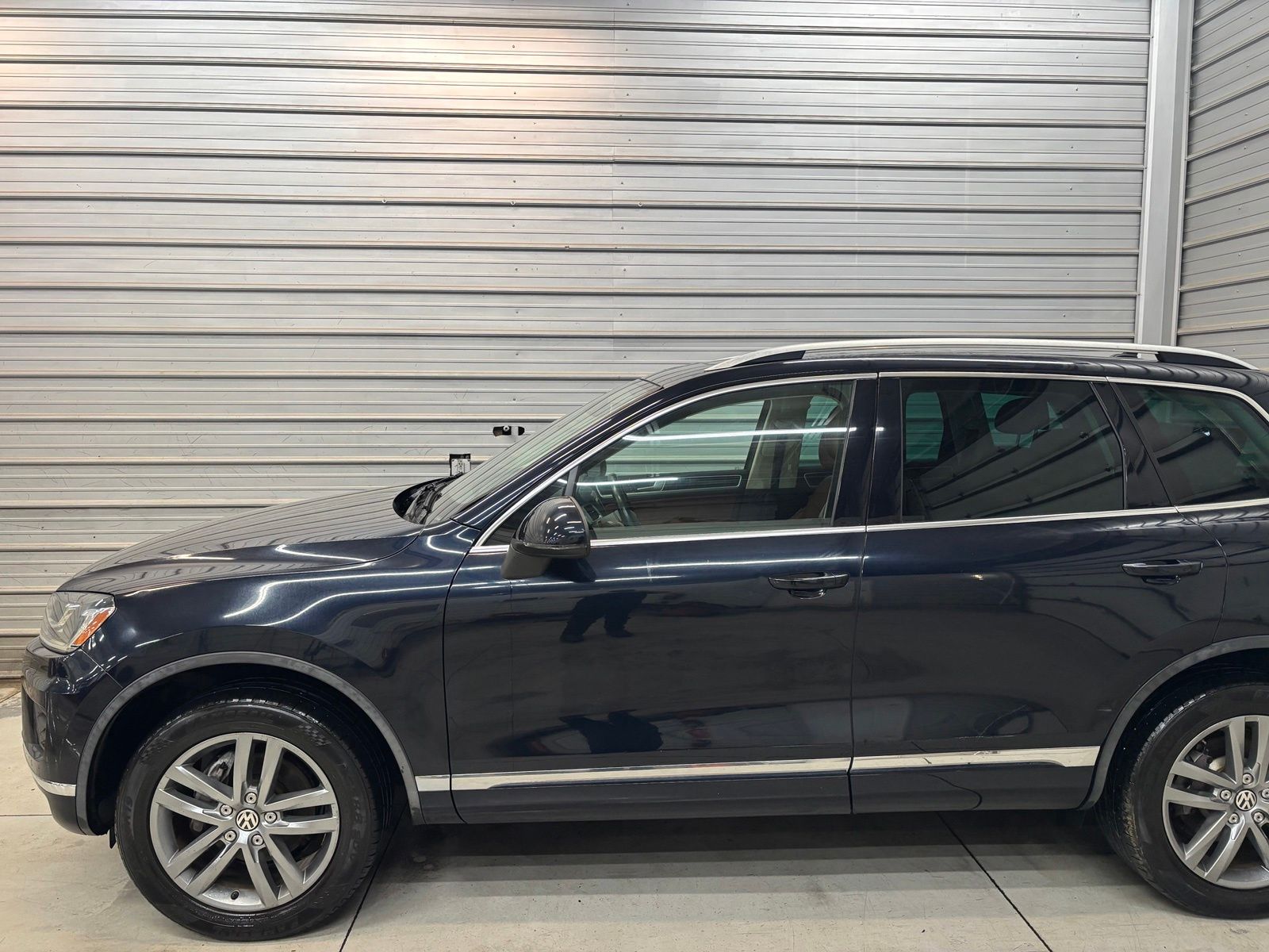 2015 Volkswagen Touareg V6 Lux - Image 3