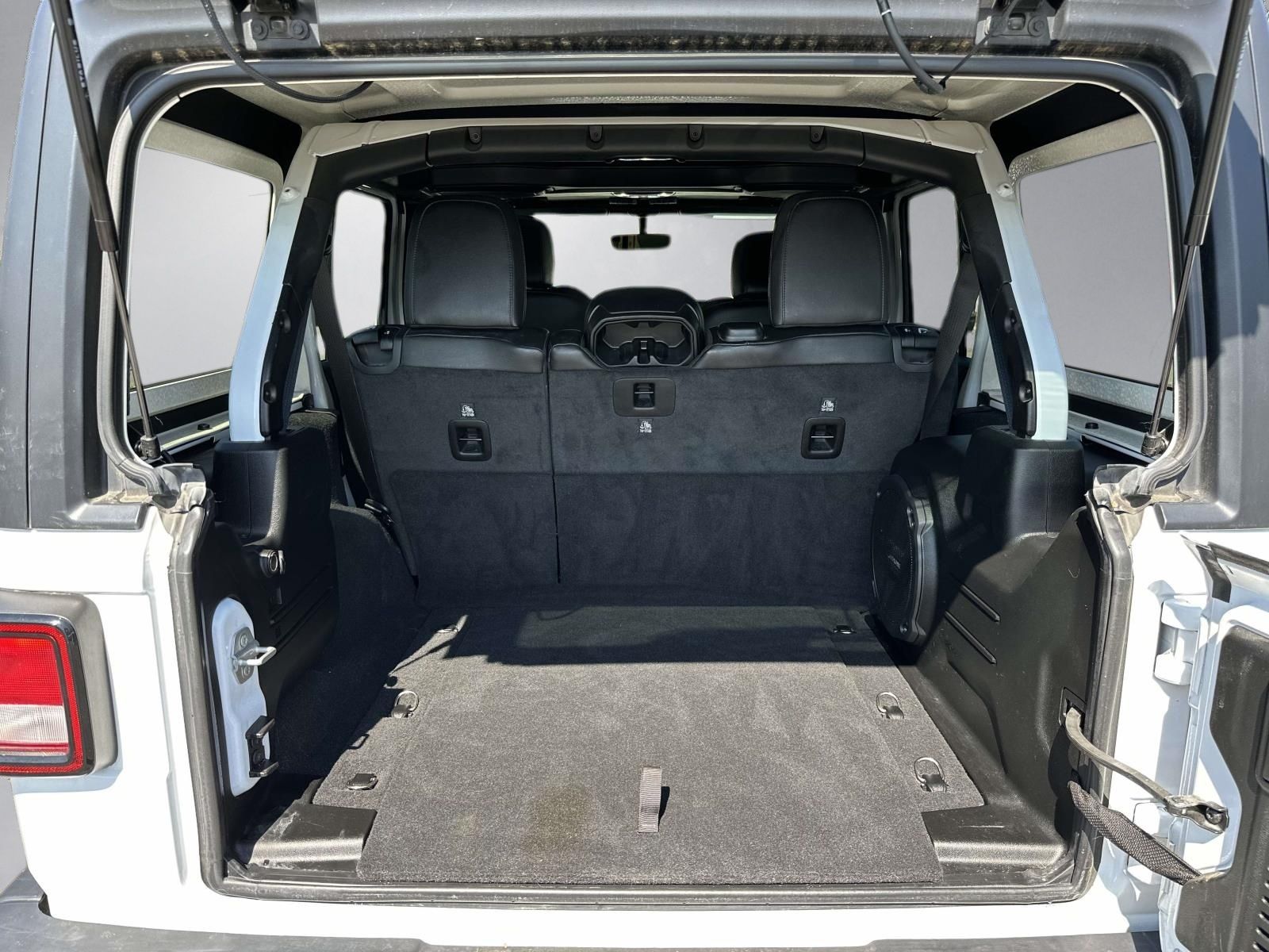 Used 2022 White Jeep Unlimited Sahara image 26