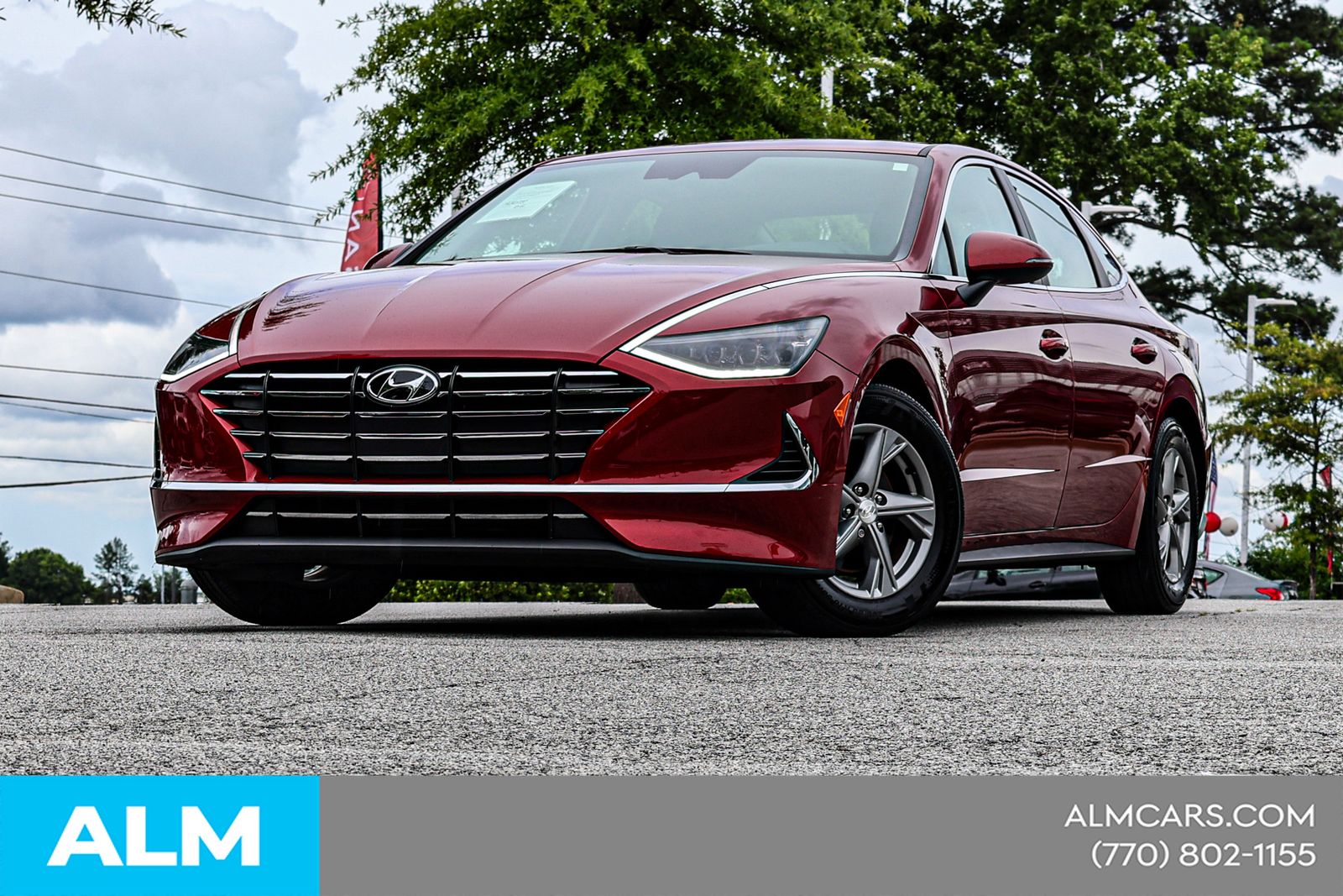 Used 2023 Red Hyundai SE image 3