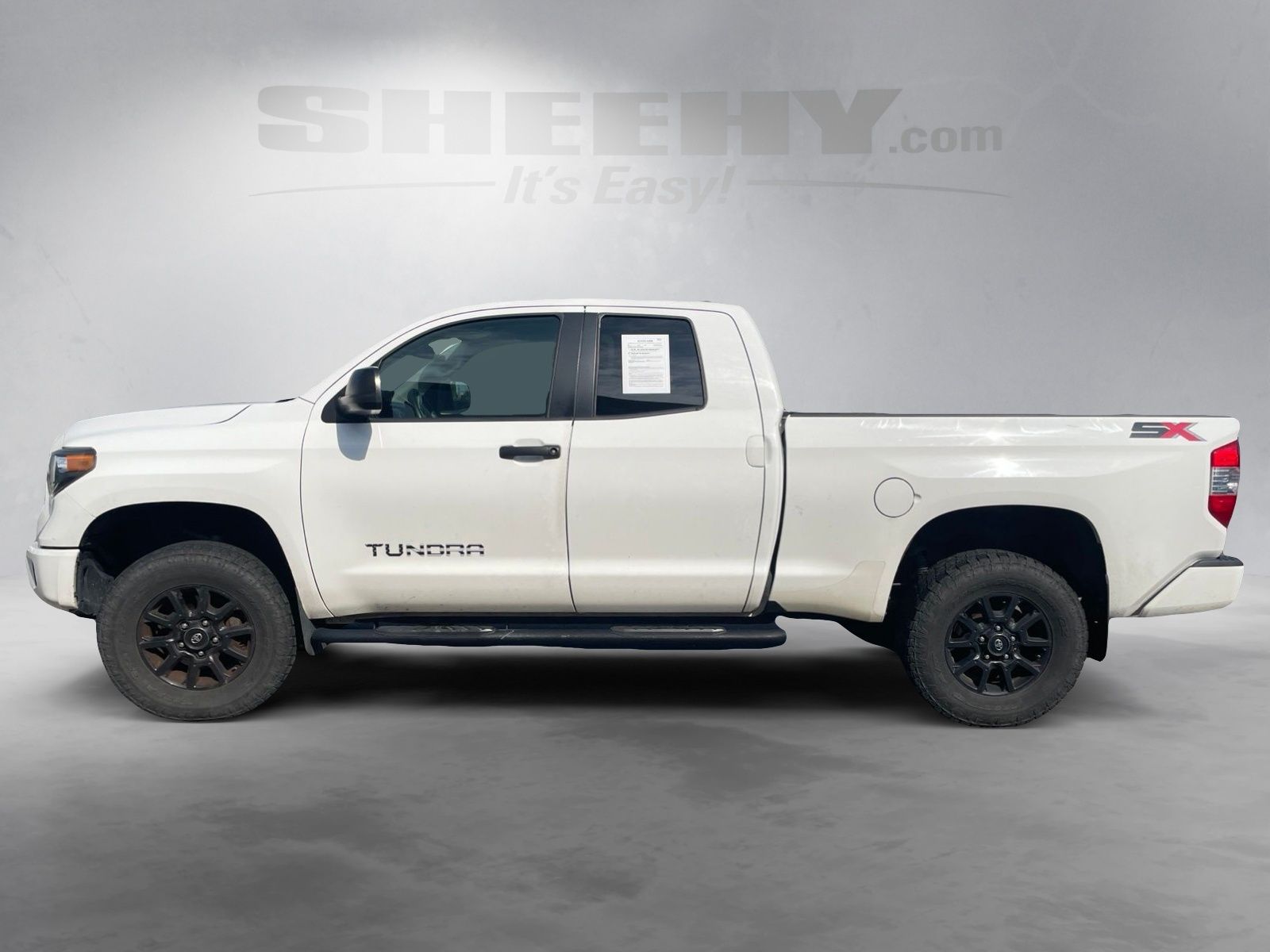 Used 2020 Super White Toyota SR5 image 9