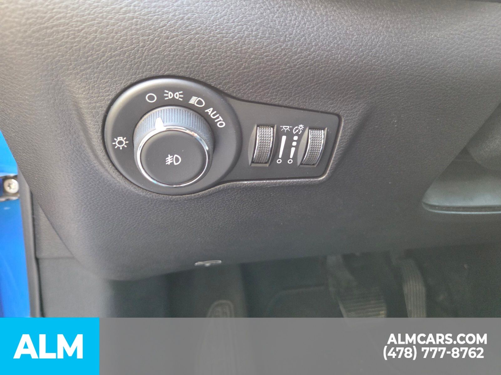 Used 2025 Hydro Blue Pearlcoat Jeep Limited image 16