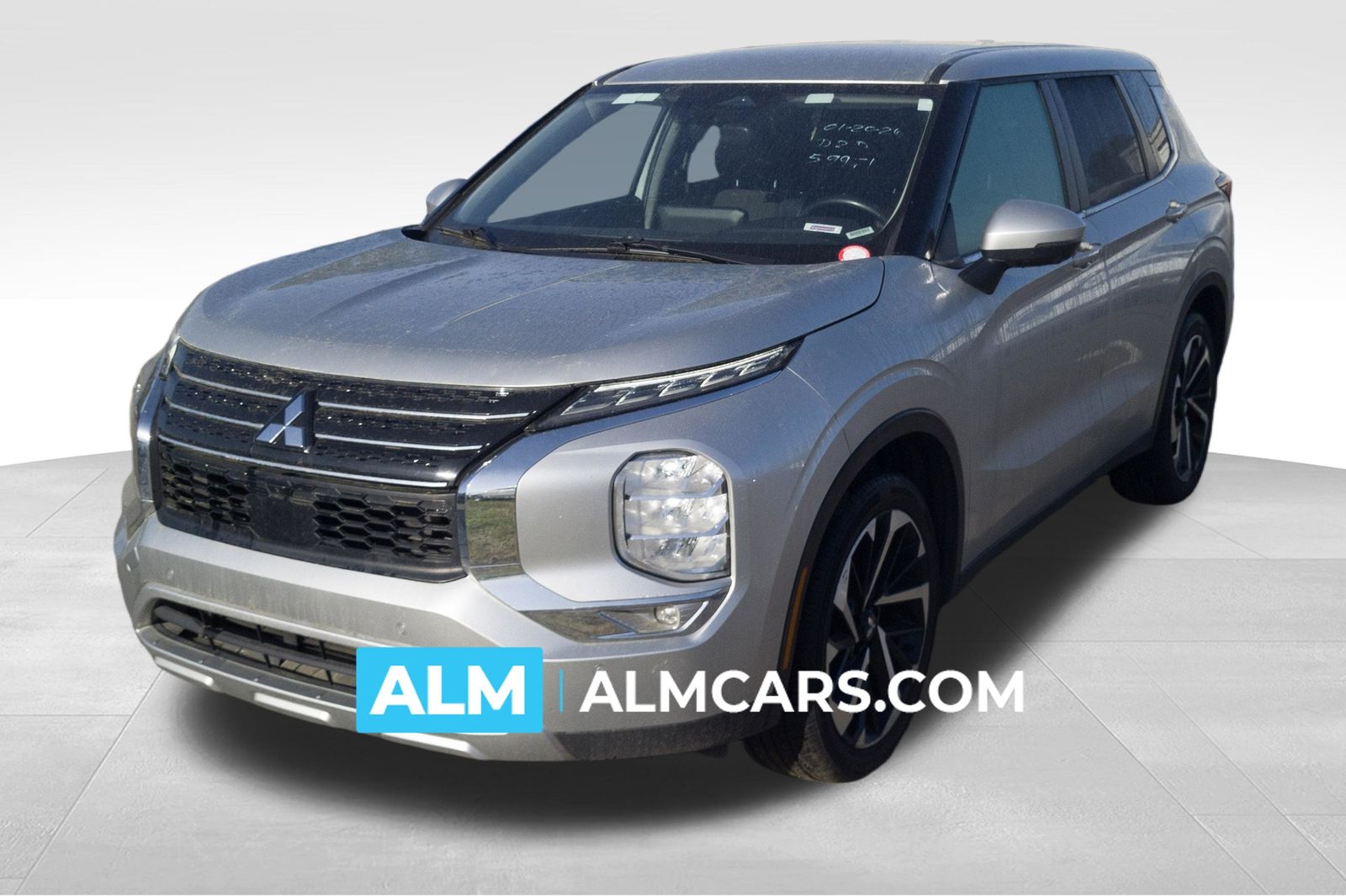 Silver 2024 Mitsubishi Outlander SE FWD SUV / Crossover Front-Wheel Drive Continuously Variable Transmission