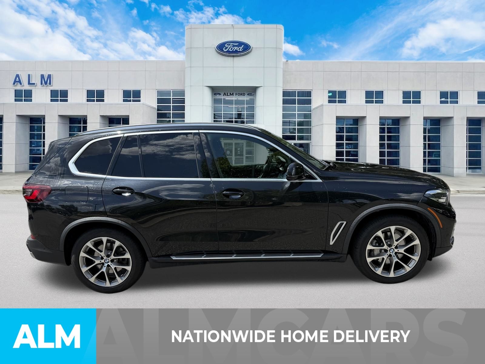 Used 2023 Black Sapphire Metallic BMW sDrive40i image 4
