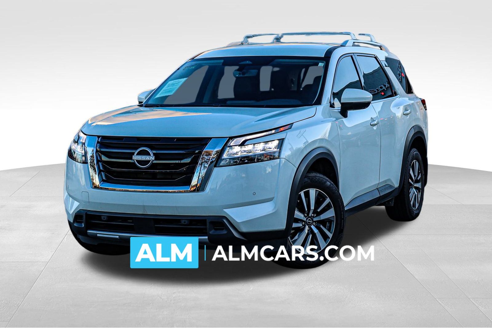 2024 Nissan Pathfinder SL's photo