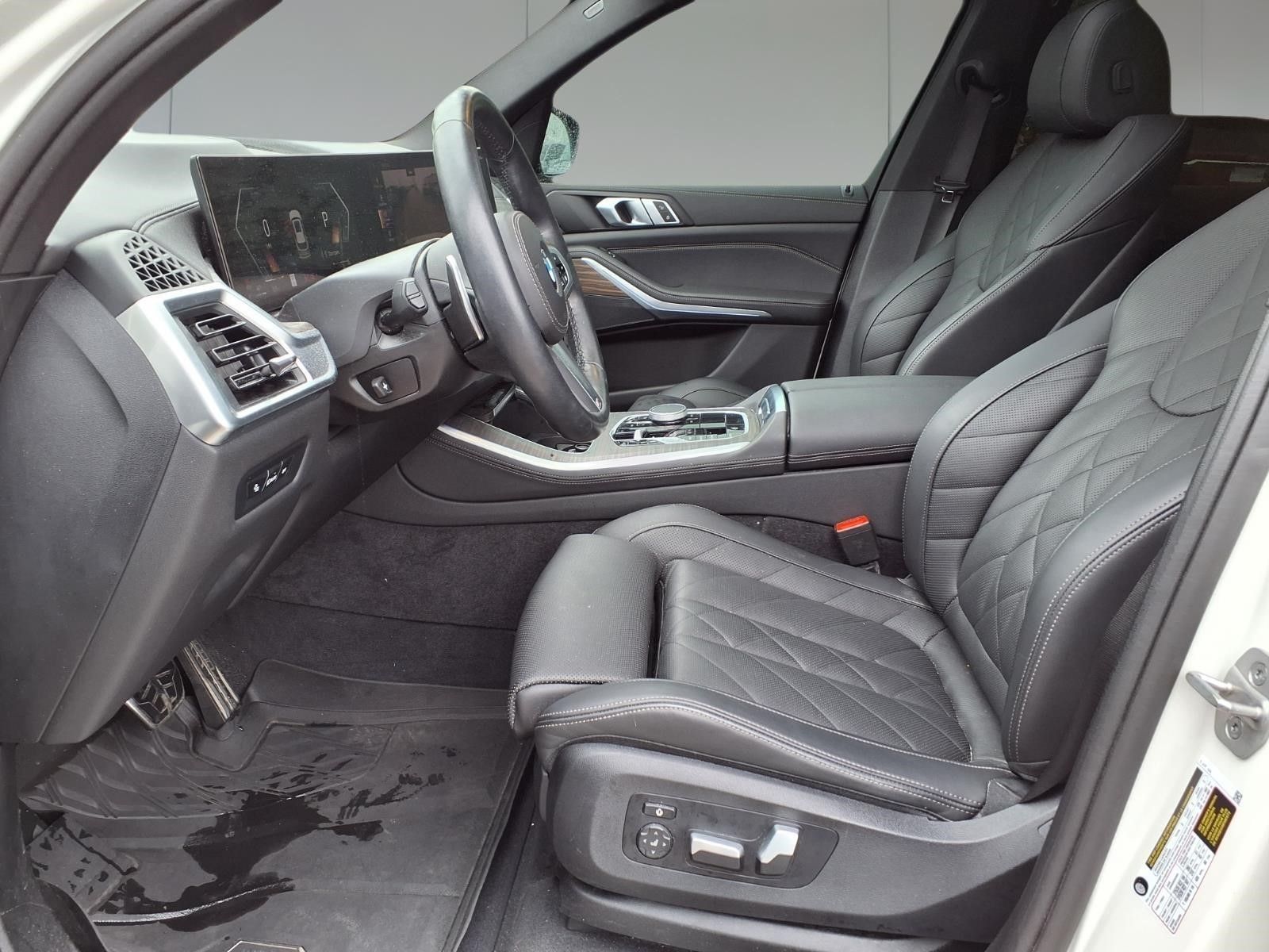 2025 BMW X5 sDrive40i White at DeMontrond Auto Country