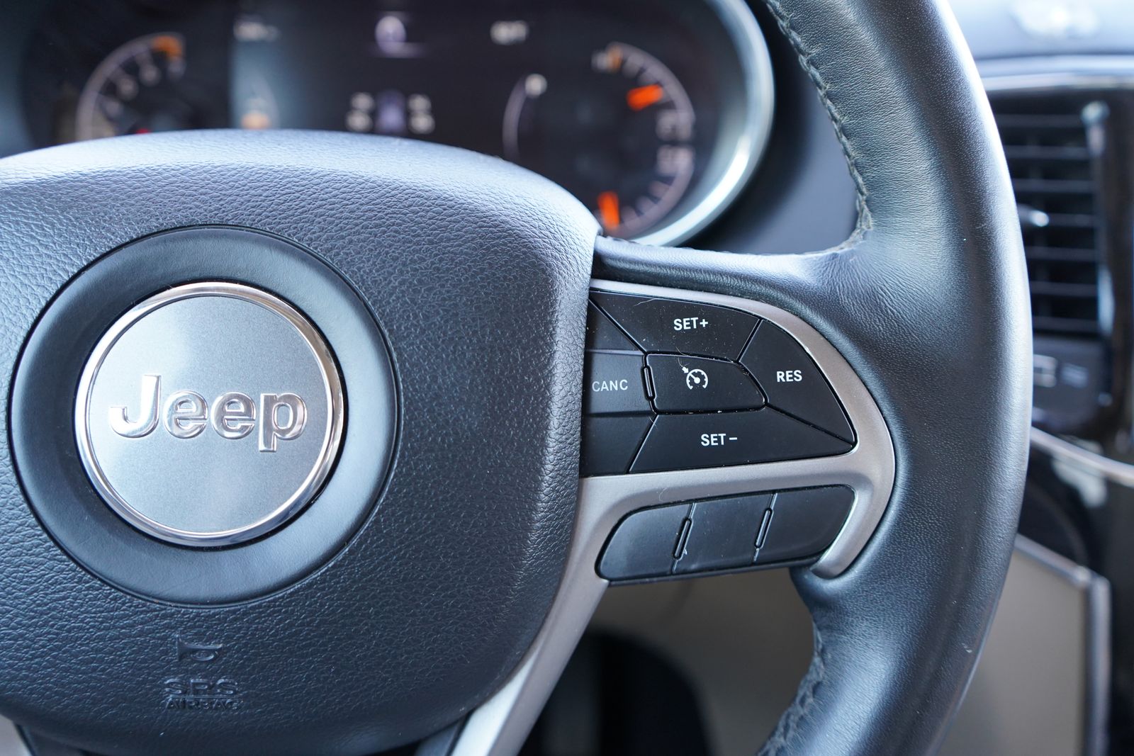 2019 Jeep Grand Cherokee Limited 13