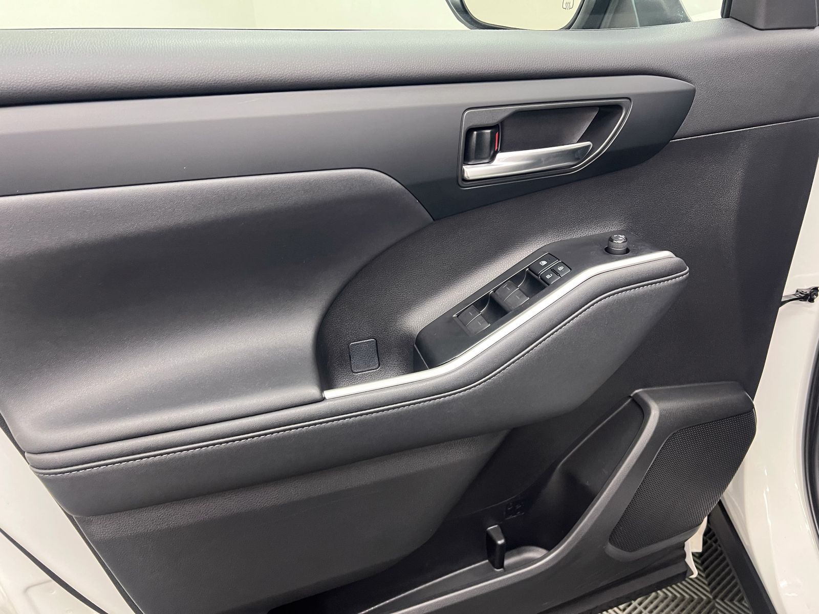 used 2021 Toyota Highlander car, priced at $29,888