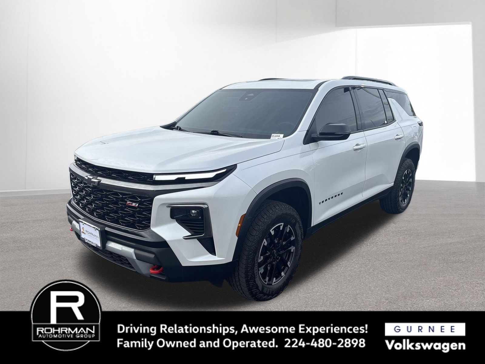 White (Iridescent Pearl Tricoat) 2025 Chevrolet Traverse SUV / Crossover Four-Wheel Drive 8-Speed Automatic