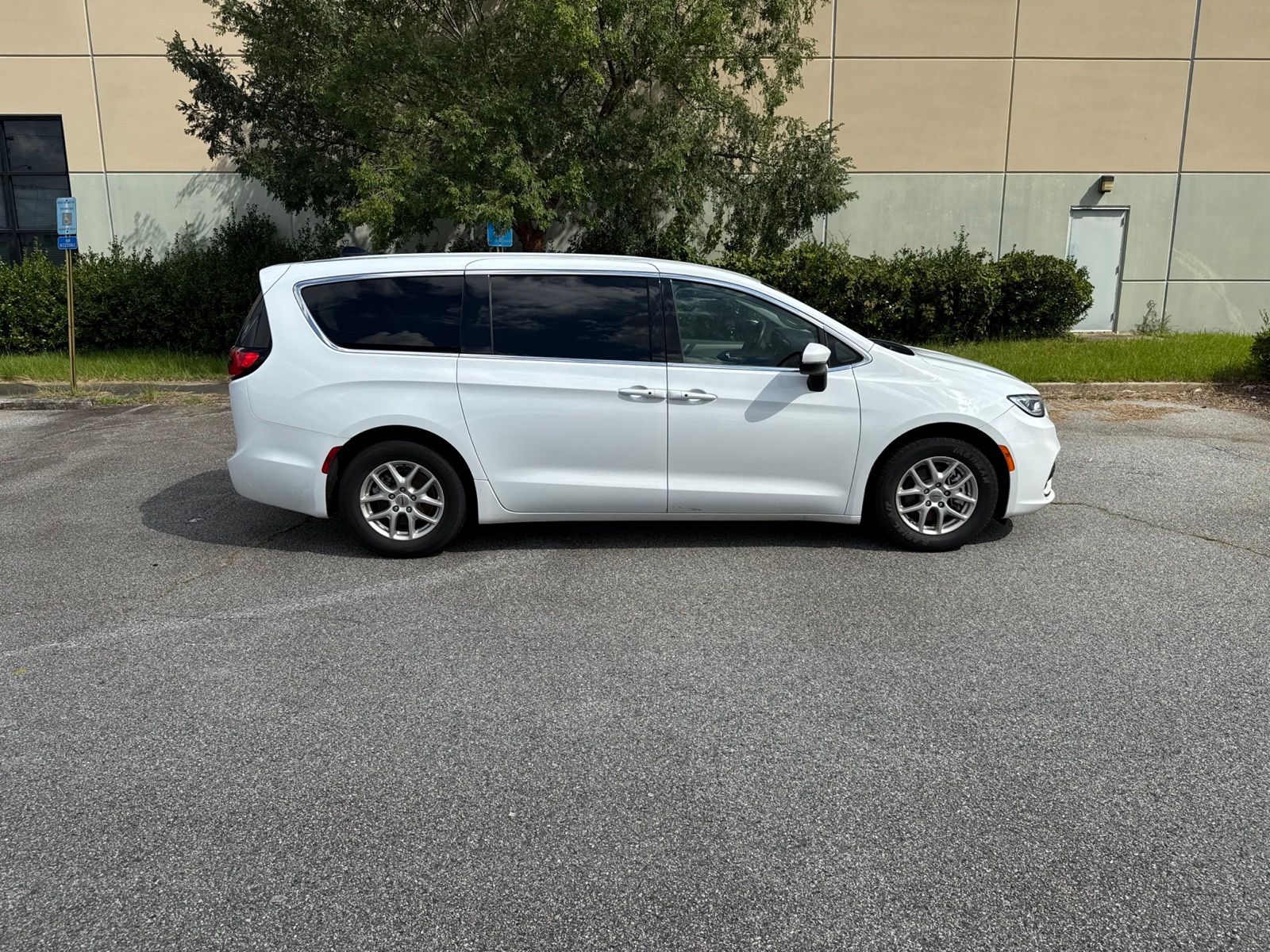 Used 2023 White Chrysler Touring L image 5