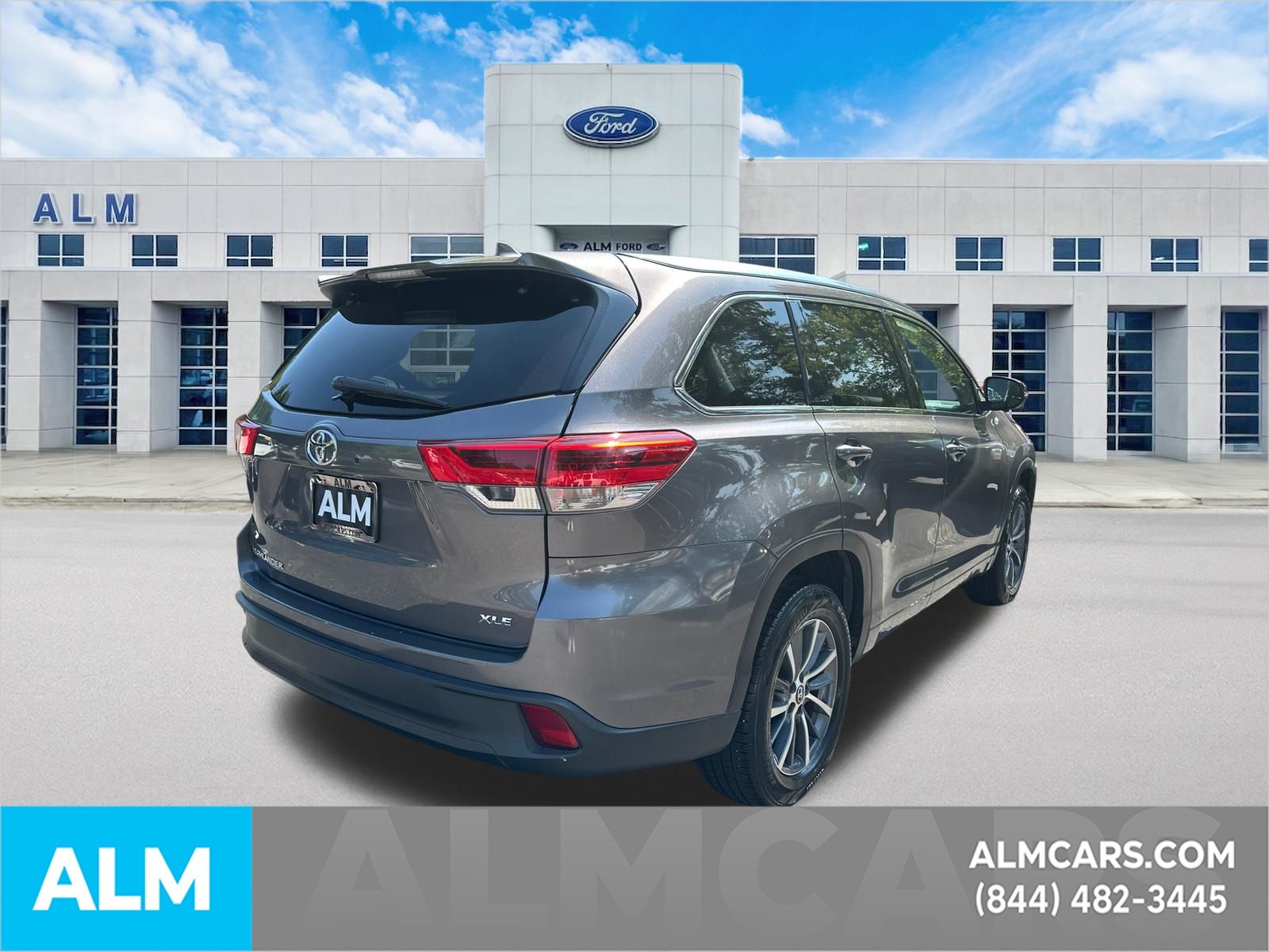 Used 2018 Gray Toyota XLE image 5