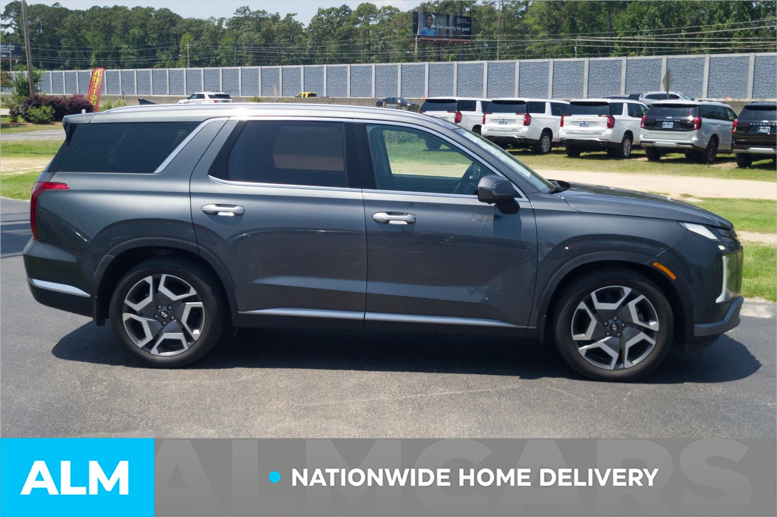 Used 2023 Graphite Hyundai Limited image 5