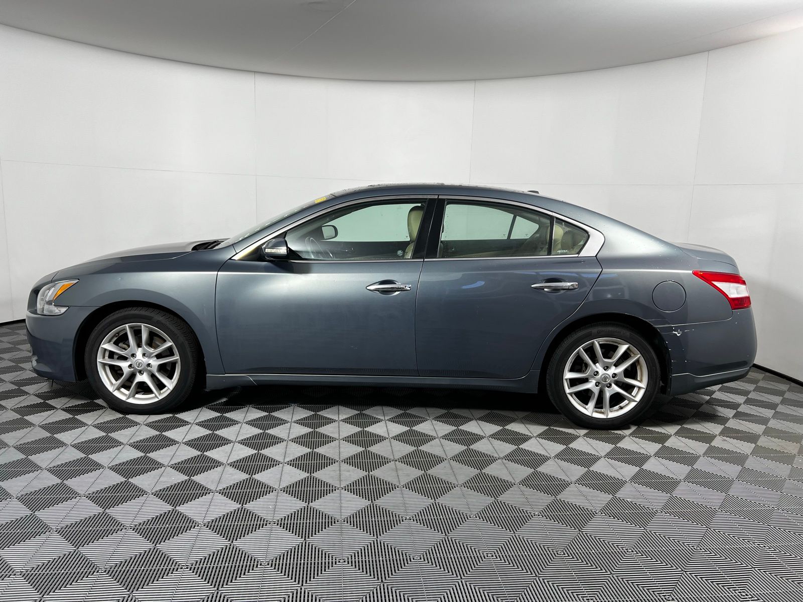 Thumbnail: 2010 Nissan Maxima - 8