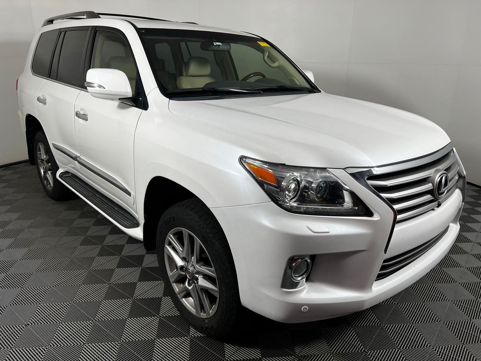 2013 Lexus LX 570 3