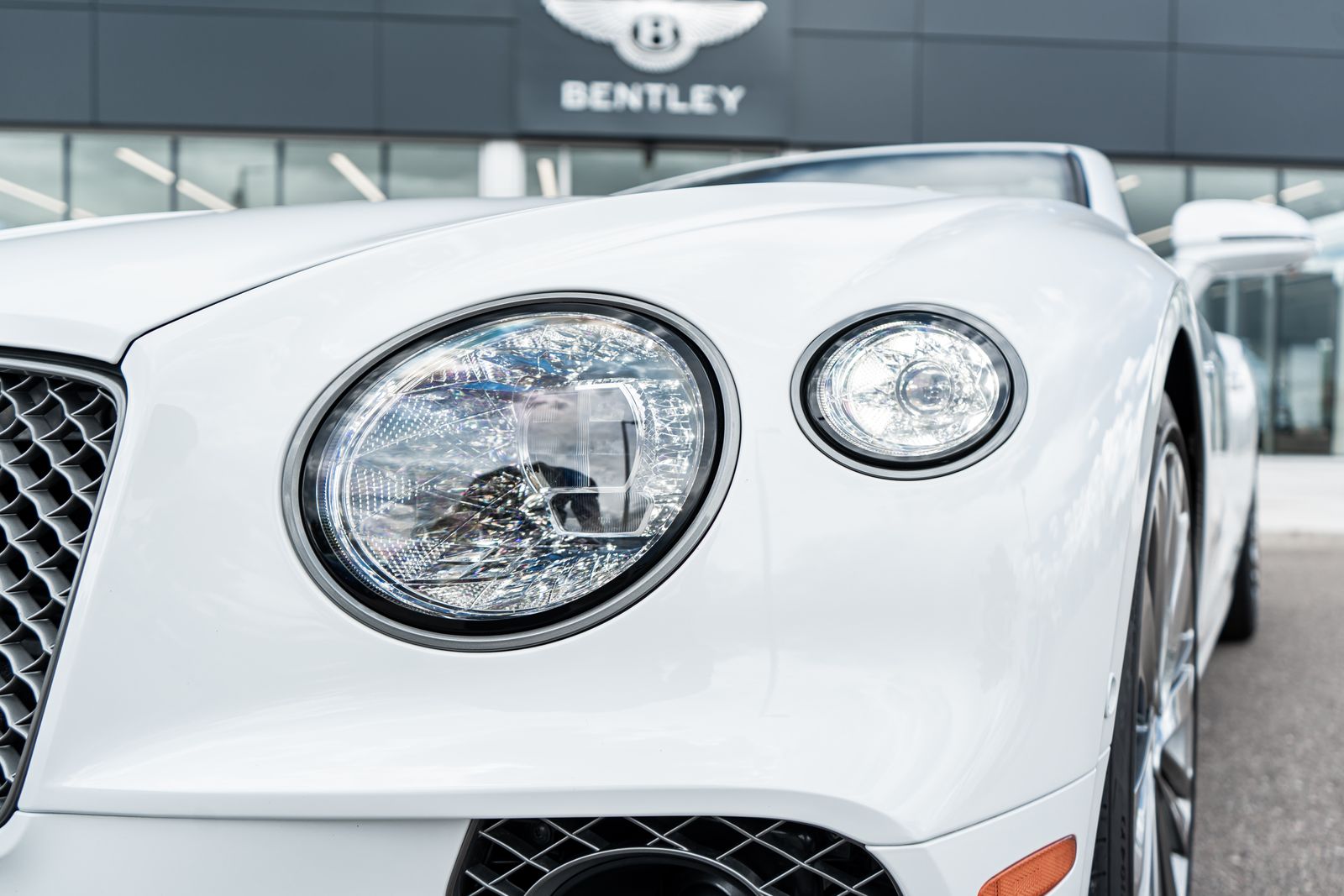 2024 Bentley Continental GTC Mulliner - Photo 23