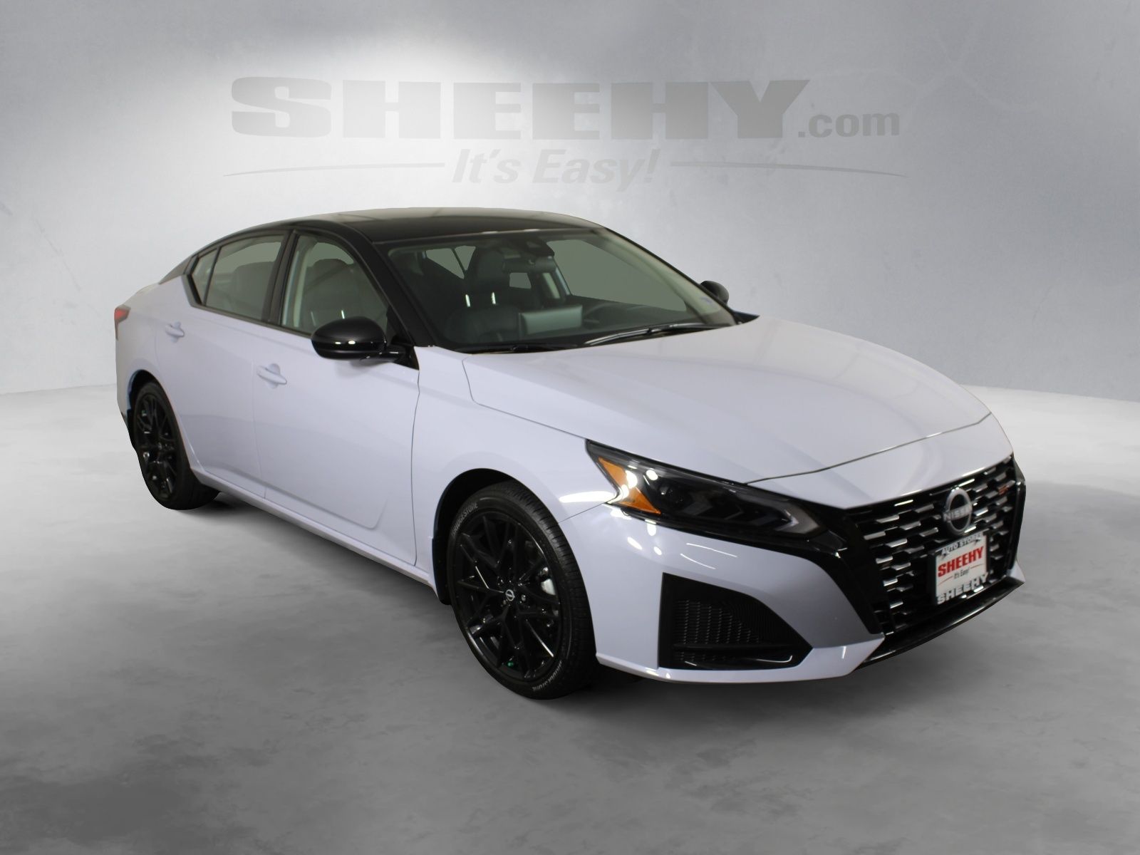 Used 2026 White Nissan 2.5 SR image 2