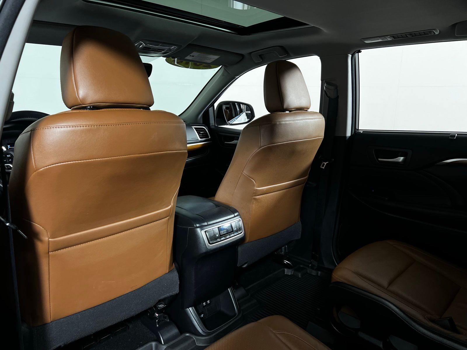 Thumbnail: 2018 Toyota Highlander - 25