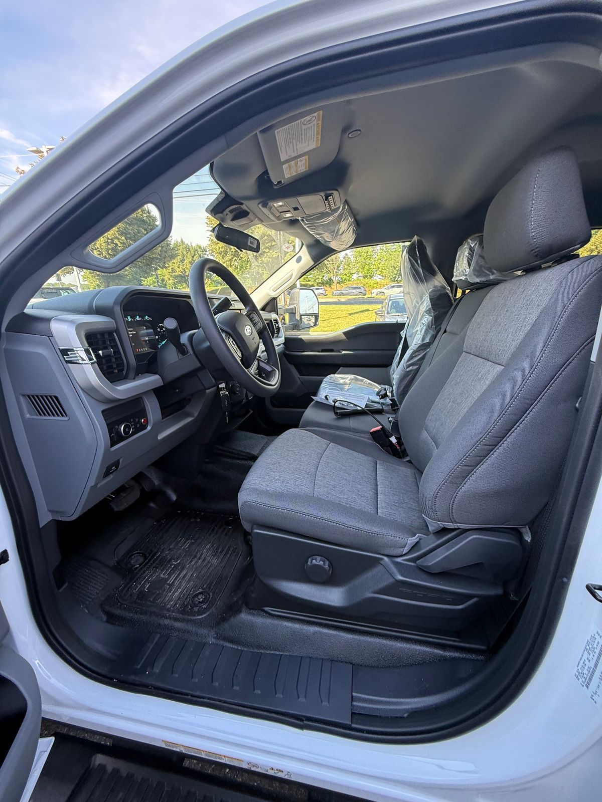 New 2026 Oxford White Ford XL image 13