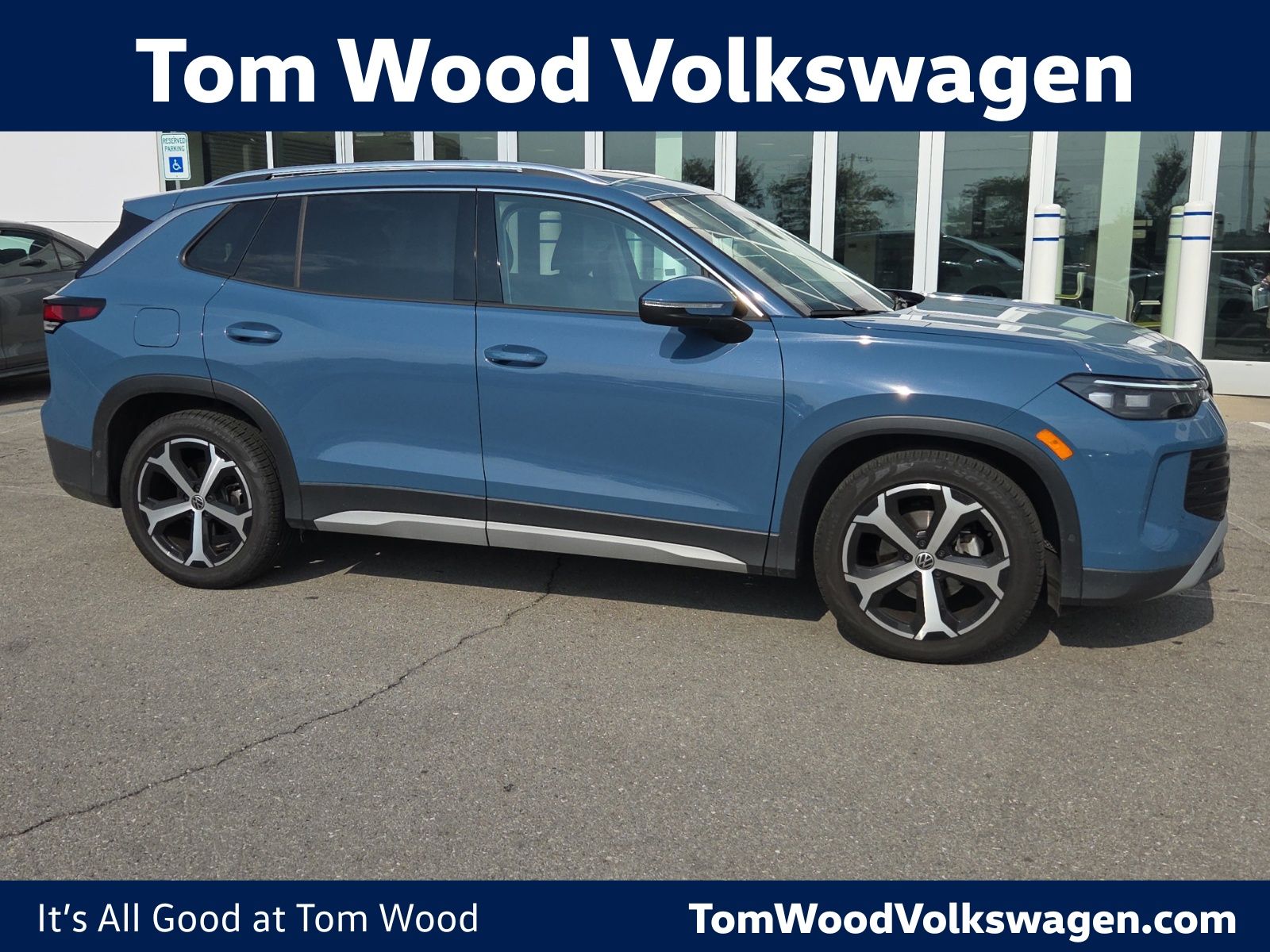 Monterey Blue Pearl 2026 Volkswagen Tiguan SUV / Crossover Front-Wheel Drive 8-Speed Automatic