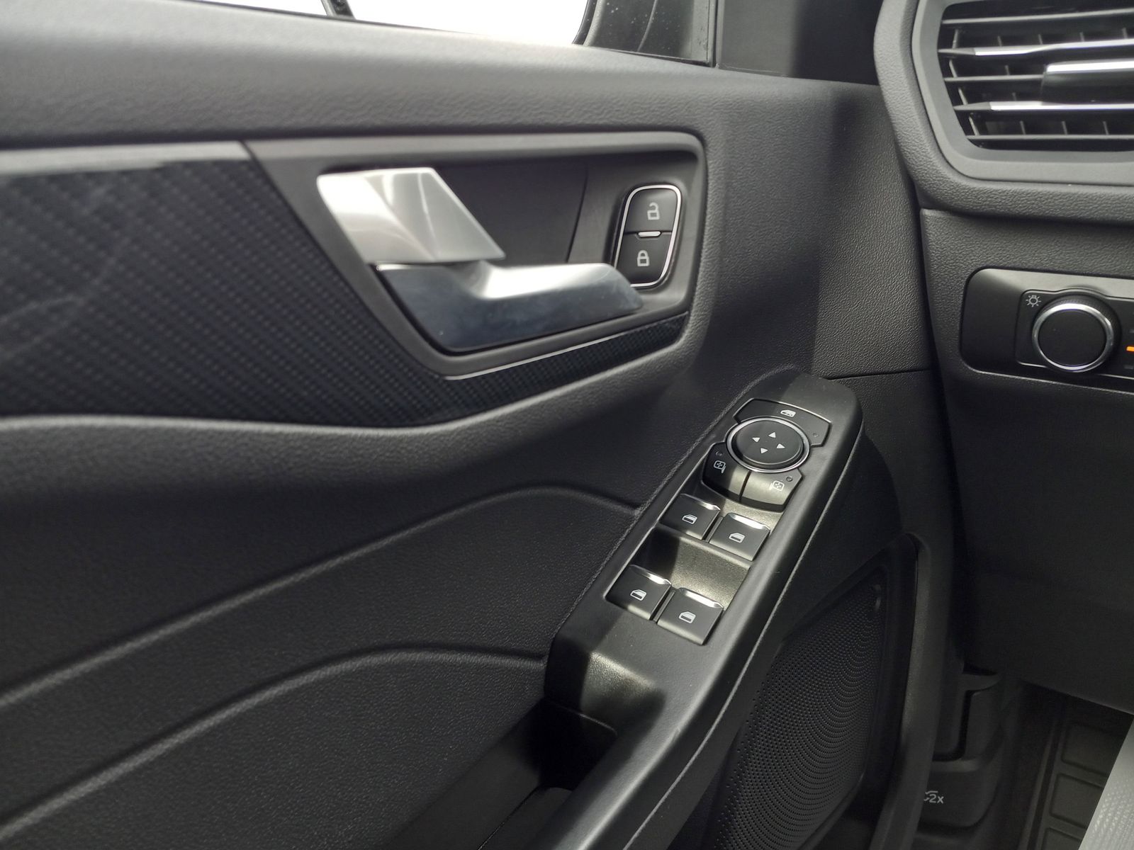 2025 Ford Escape image 25
