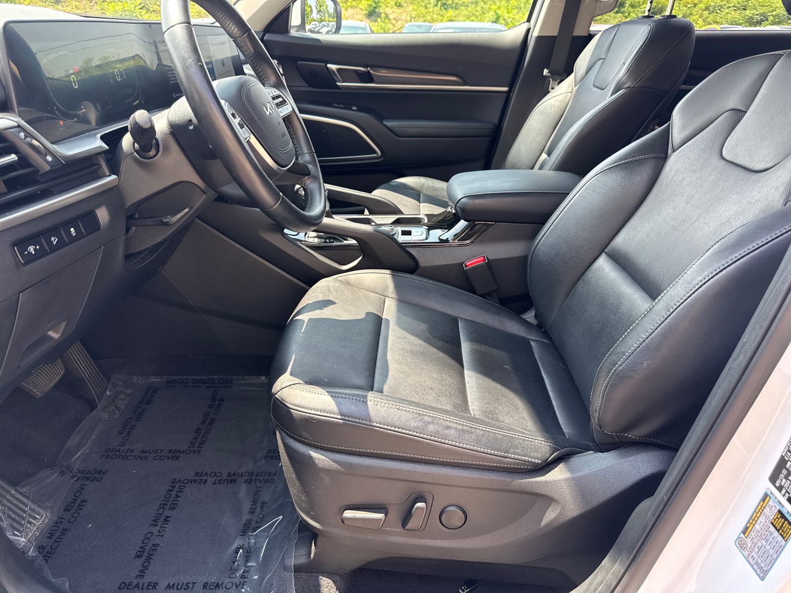 Used 2023 White Kia S image 9