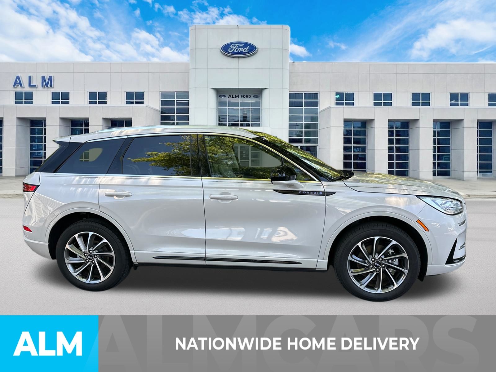 Used 2024 White Lincoln Grand Touring image 4