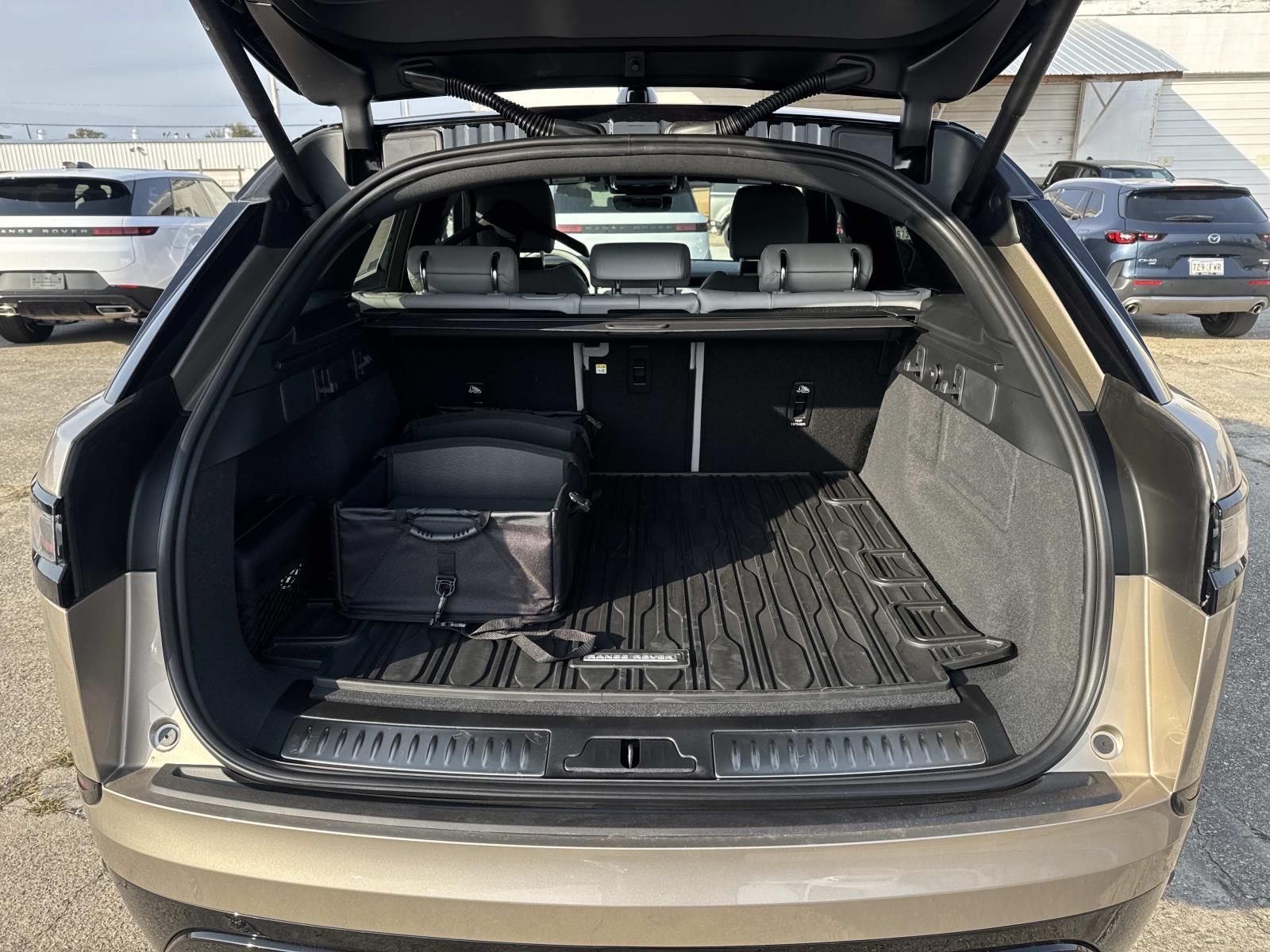 View vehicle photo 7