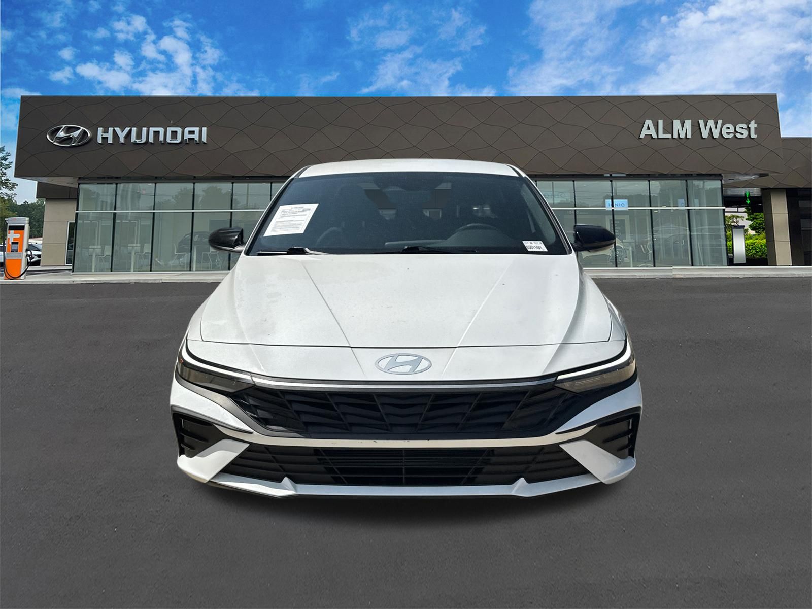Used 2025 White Hyundai SEL Sport image 2