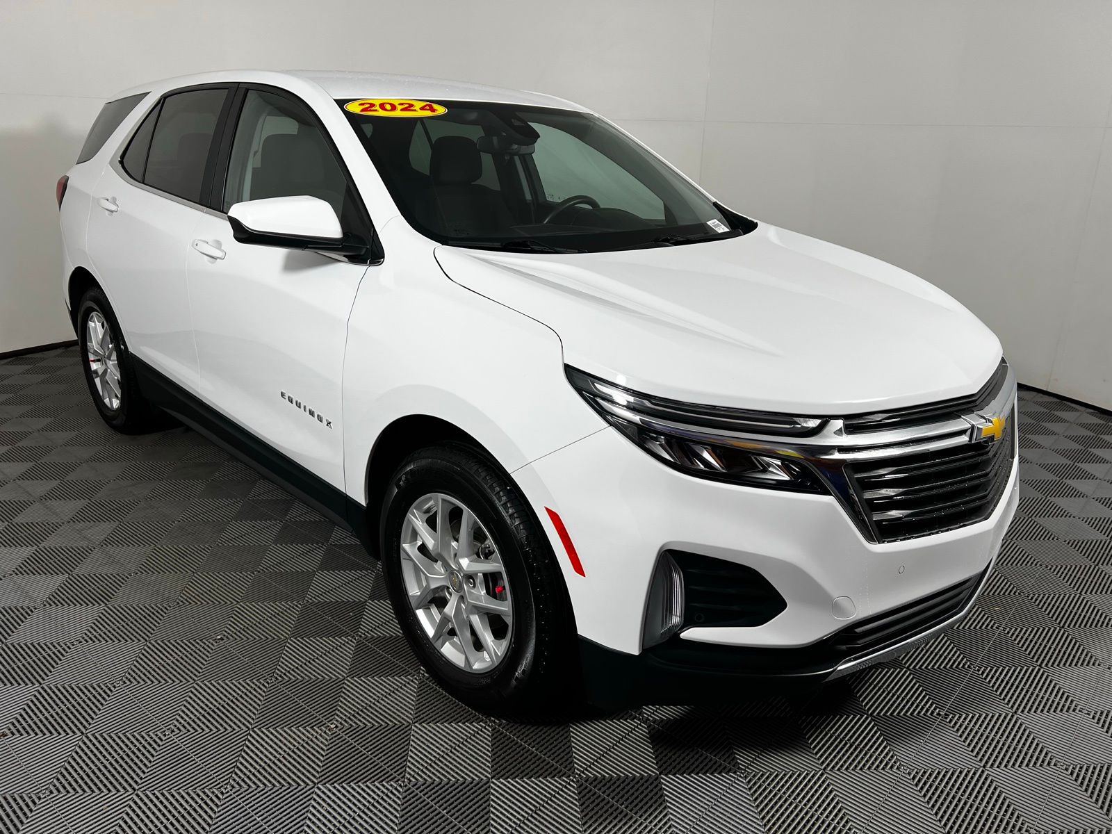 Thumbnail: 2024 Chevrolet Equinox - 3