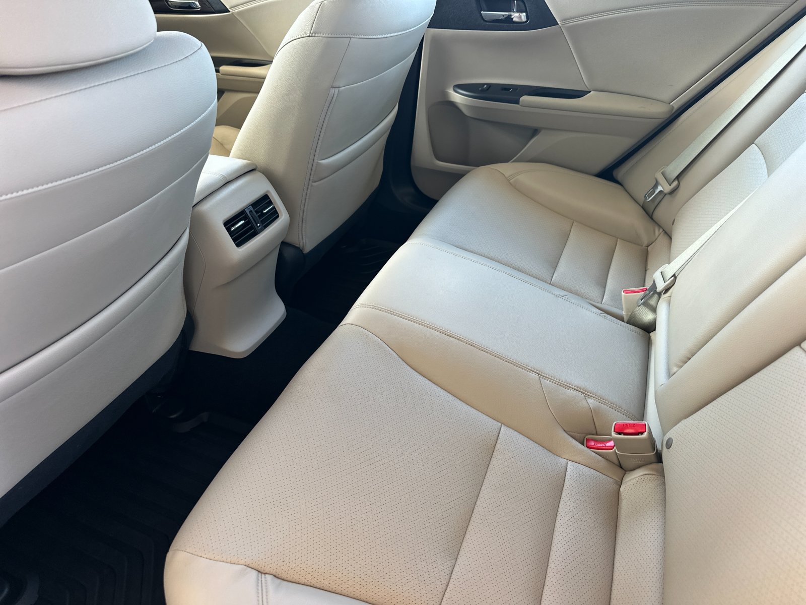 2017 Honda Accord Touring — full photo 12 of 28