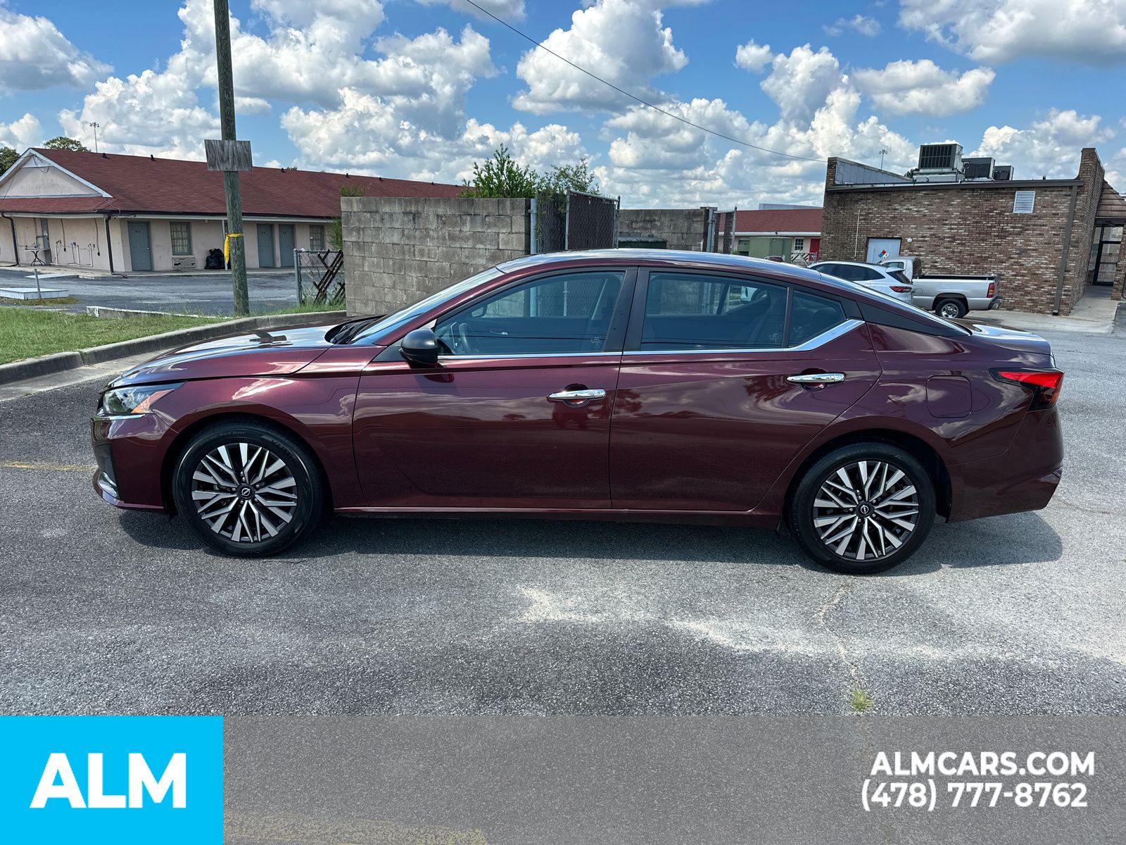 Used 2025 Red Nissan 2.5 SV image 9