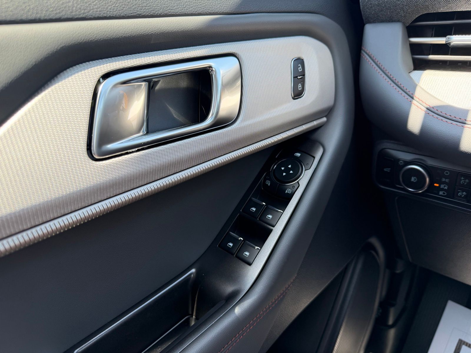 2026 Ford Explorer image 25