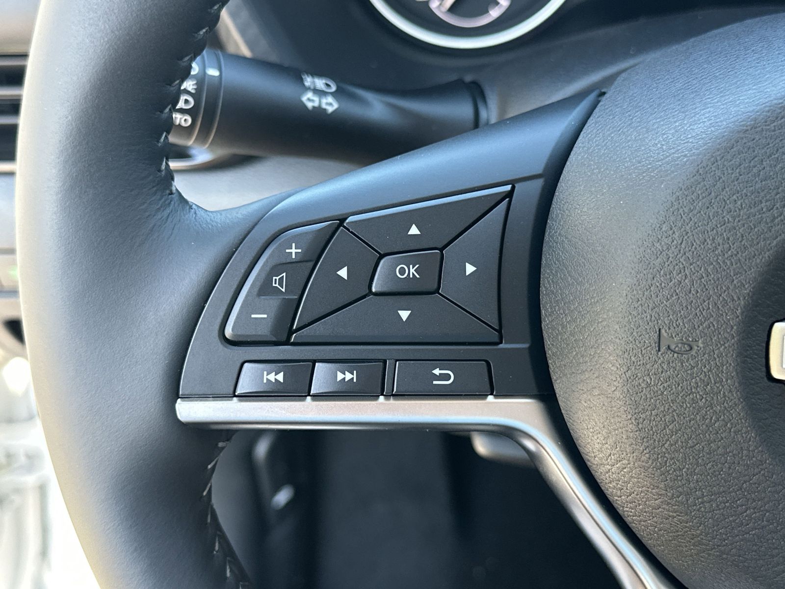 2025 Nissan Sentra SV photo 11