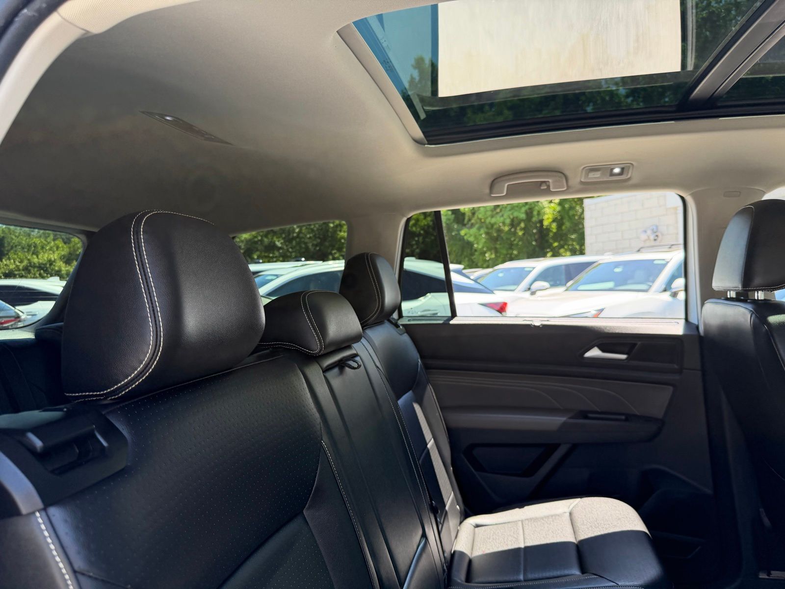 Used 2022  Volkswagen SEL image 46