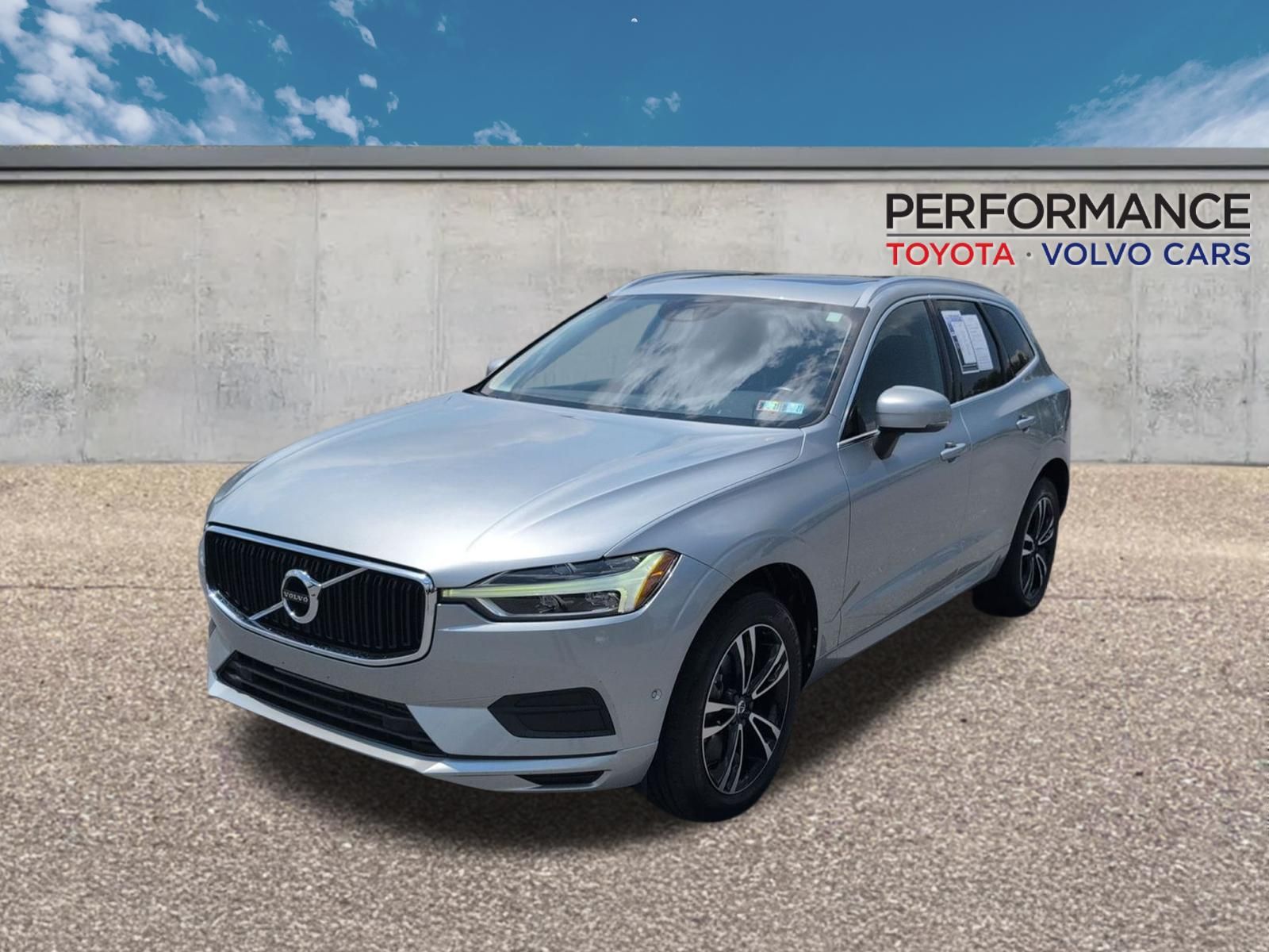 Electric Silver Metallic 2018 Volvo XC60 T6 Momentum AWD SUV / Crossover All-Wheel Drive Automatic