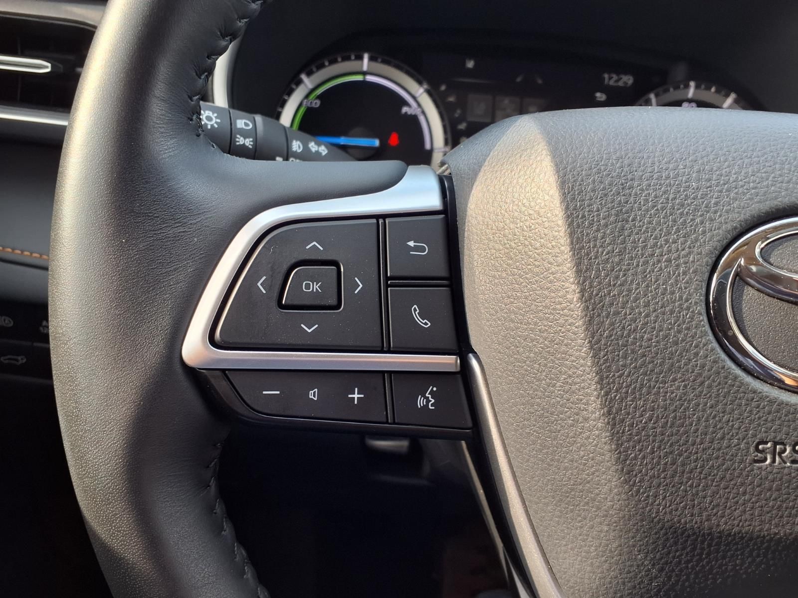 2022 Toyota Highlander Hybrid Bronze Edition Beige at Toyota of Victoria