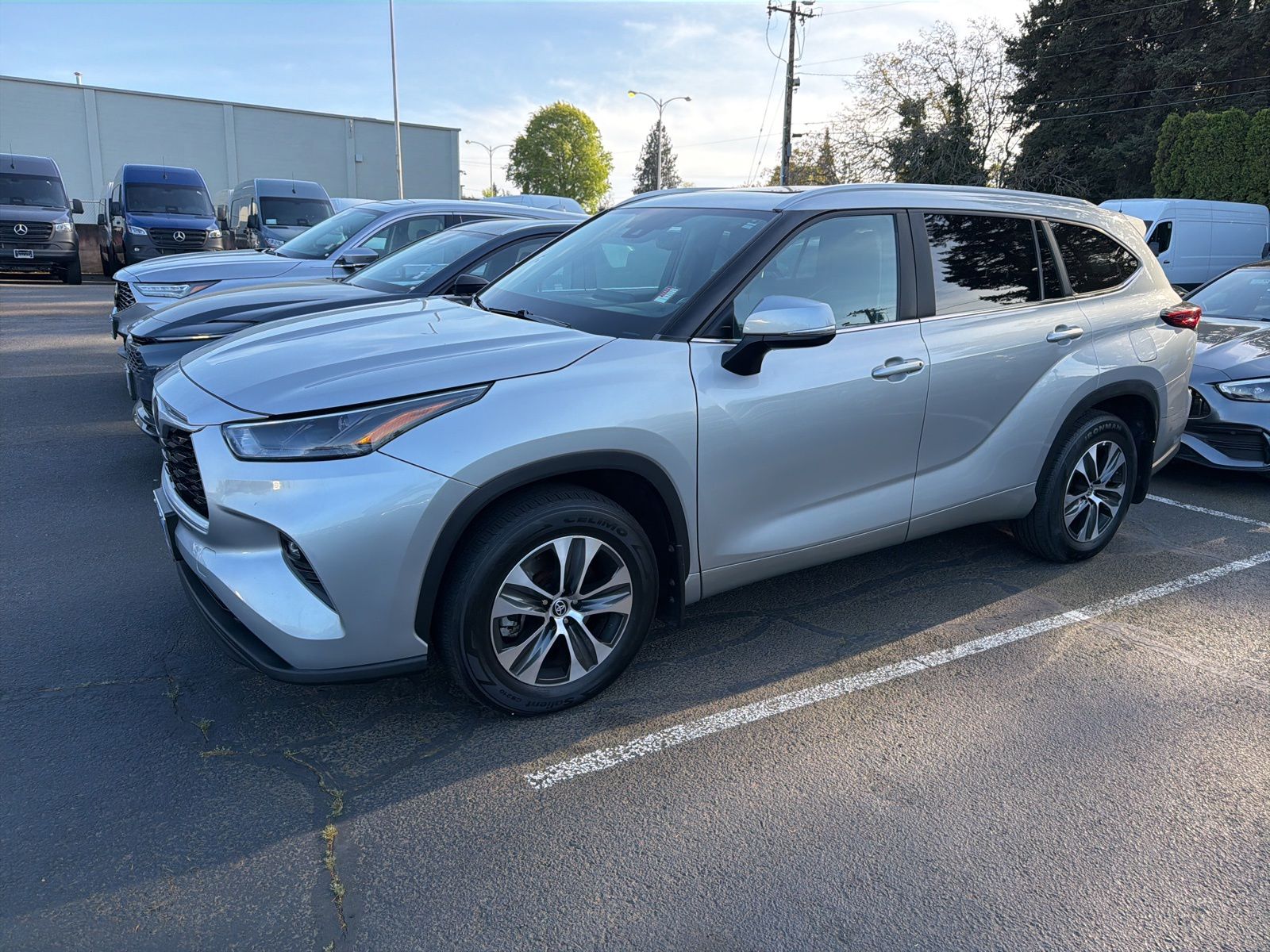 used 2023 Toyota Highlander car, priced at $35,998