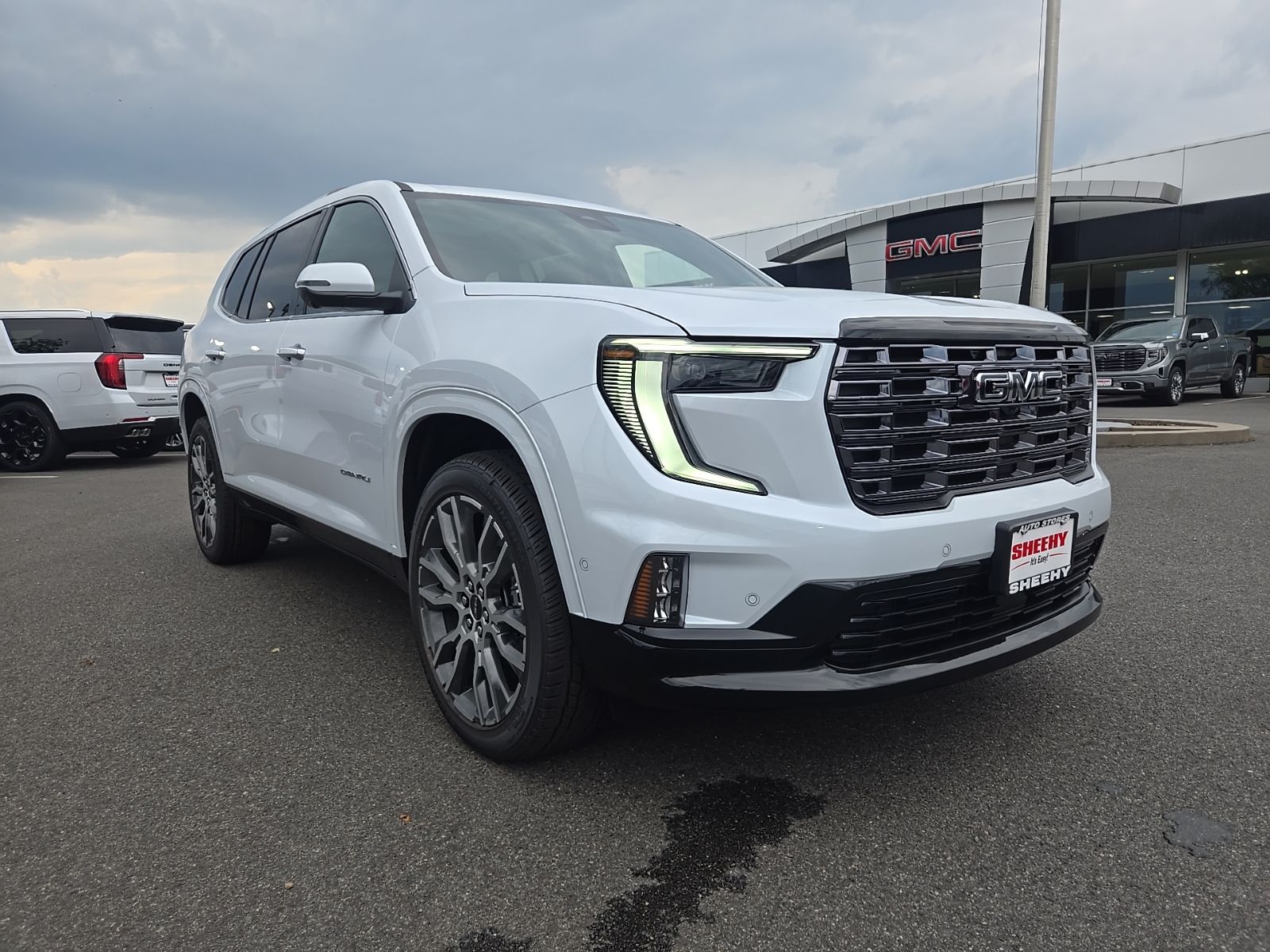 Glacier White Tricoat 2026 GMC Acadia SUV / Crossover Four-Wheel Drive 8-Speed Automatic