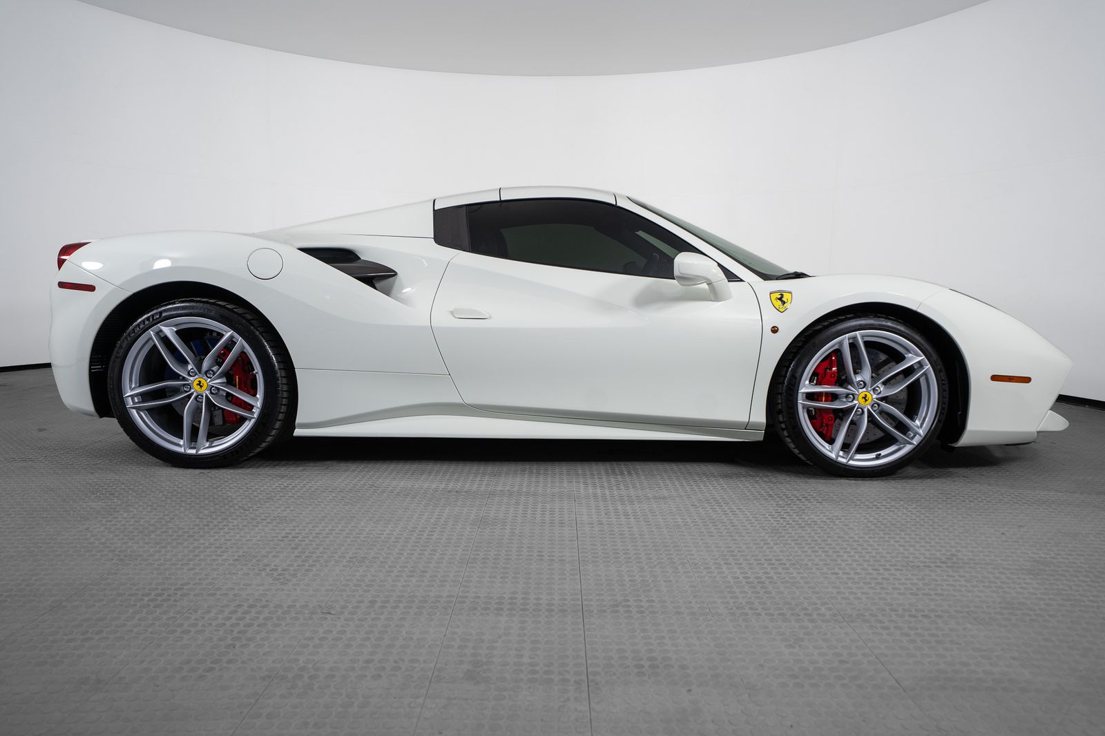 2019 Ferrari 488 Spider — full photo 39 of 43