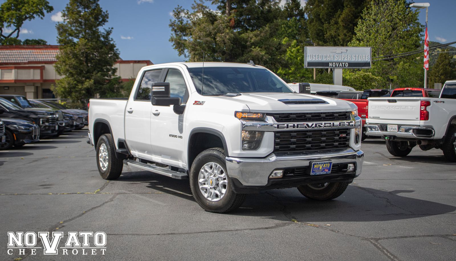 Summit White 2023 Chevrolet Silverado 2500HD LT Crew Cab 4WD Pickup Truck Four-Wheel Drive Automatic