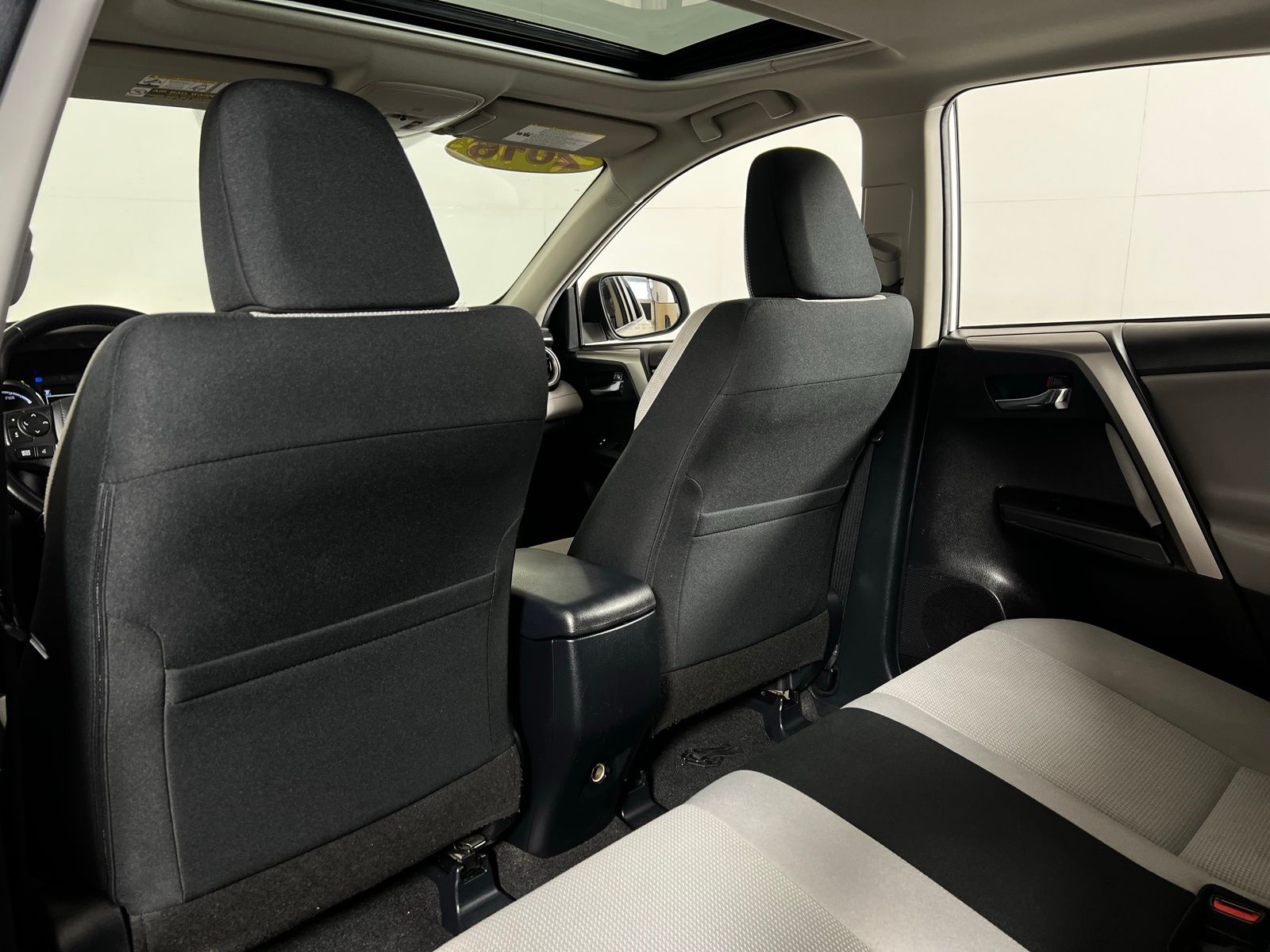 Thumbnail: 2016 Toyota RAV4 - 20