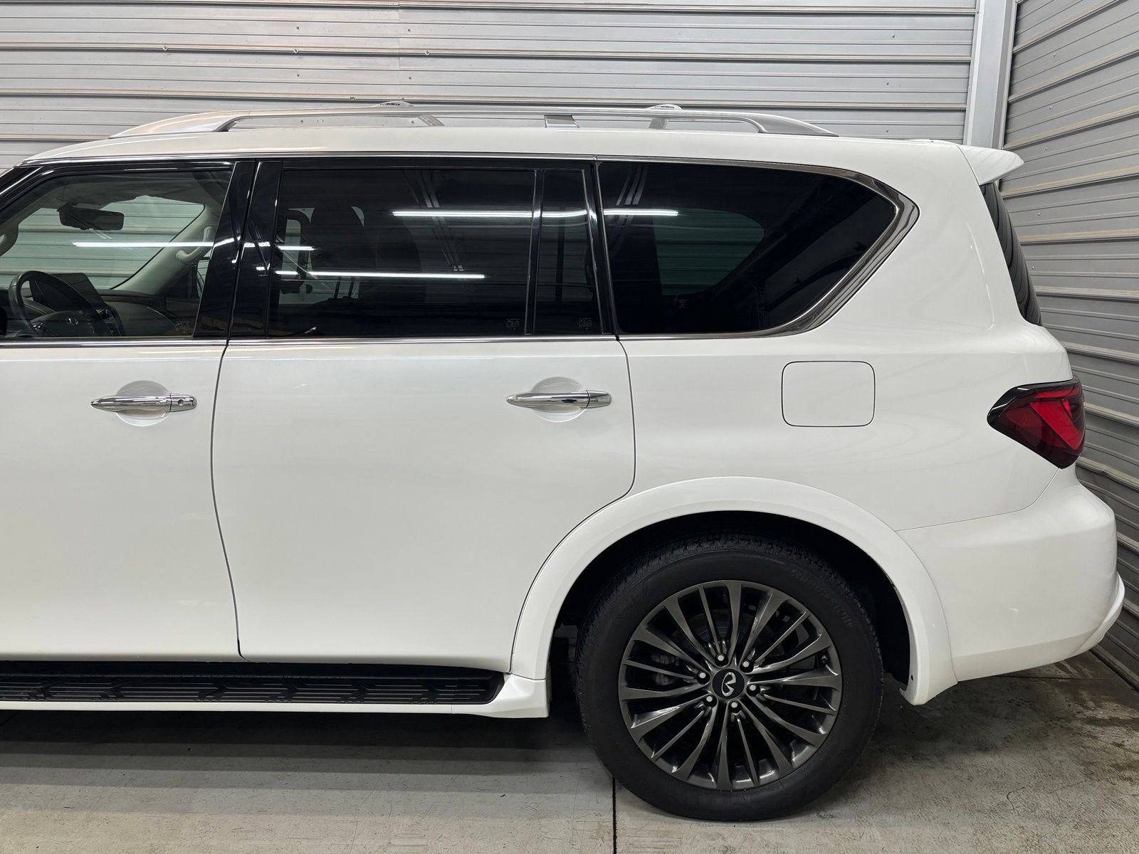 Photo 5 of 2023 INFINITI QX80 Premium Select