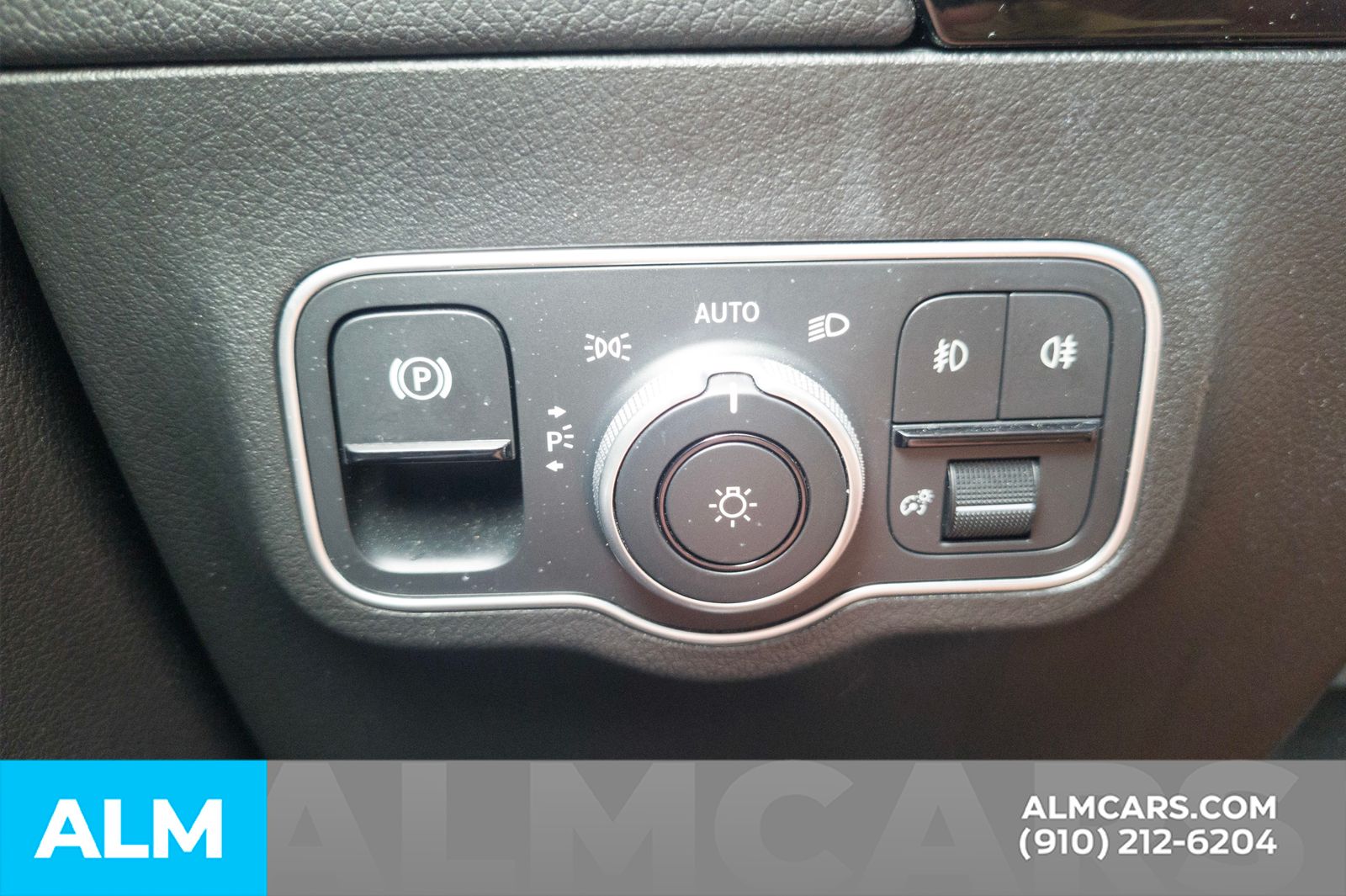 Used 2025 Polar White Mercedes-Benz GLA 250 image 32