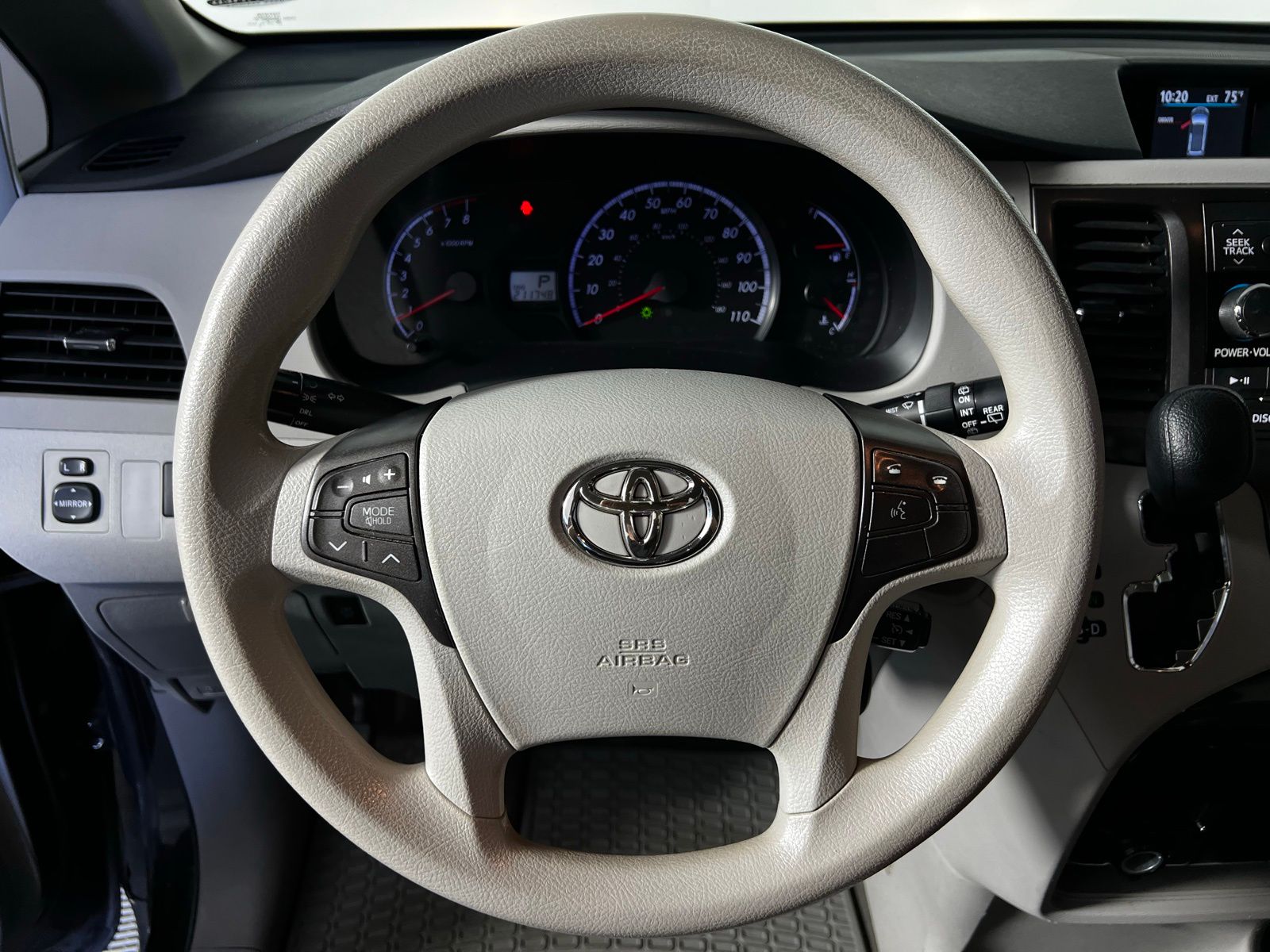 Thumbnail: 2013 Toyota Sienna - 9