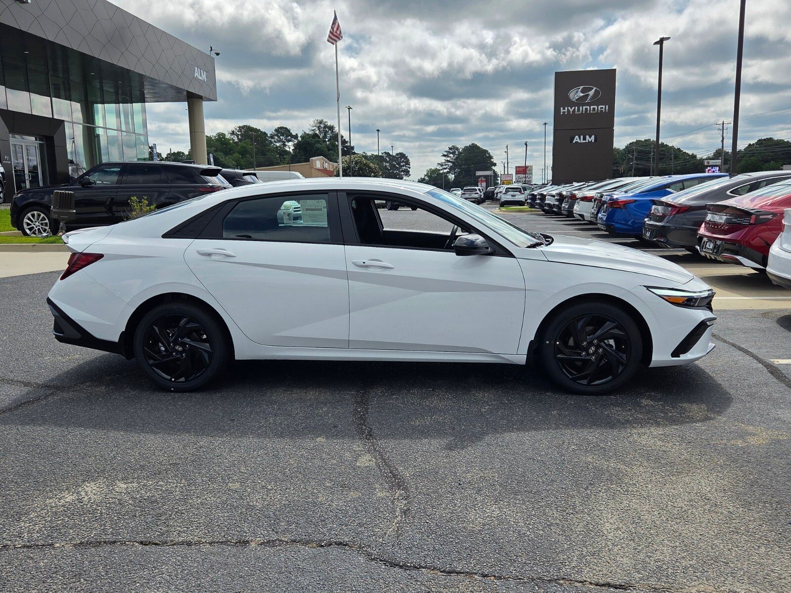 New 2026 White HYUNDAI SEL Sport image 13