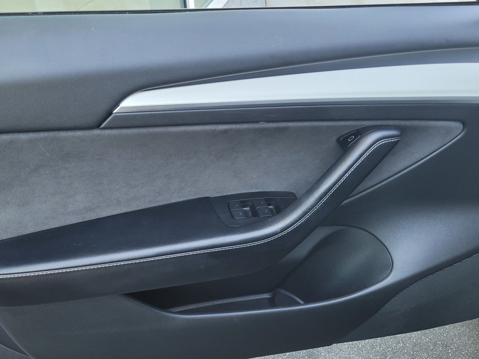 Used 2022  Tesla Performance image 16