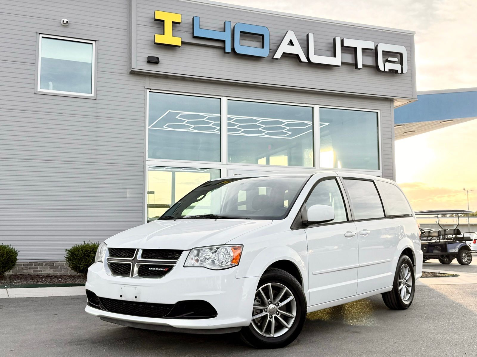 Bright White Clearcoat 2016 Dodge Grand Caravan SE Plus FWD Minivan Front-Wheel Drive 6-Speed Automatic