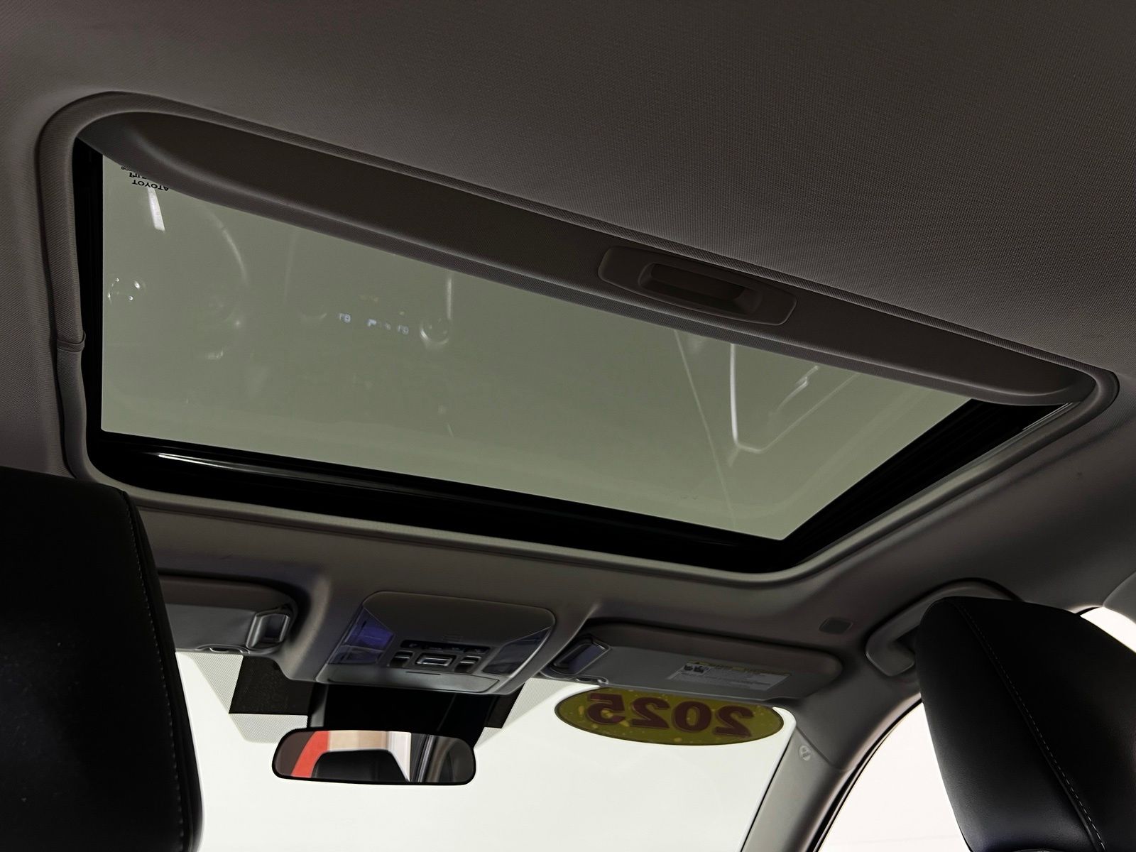 Thumbnail: 2025 Toyota RAV4 - 26