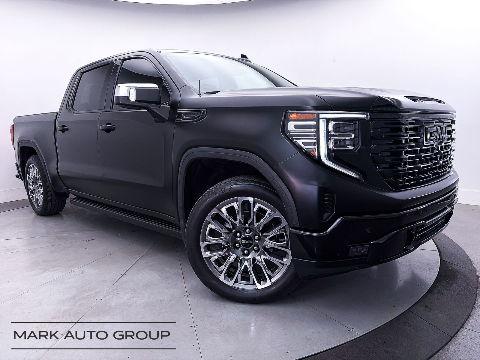 2022 GMC Sierra 4WD Crew Cab Short Box Denali's photo