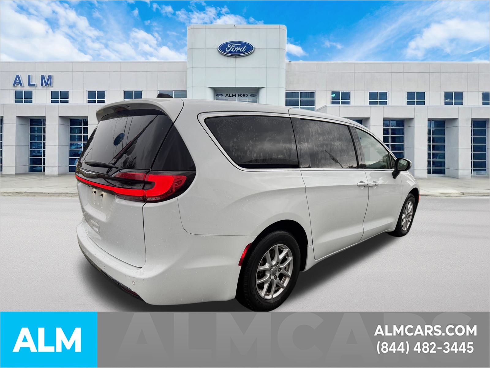 Used 2023 Bright White Clearcoat Chrysler Touring L image 5